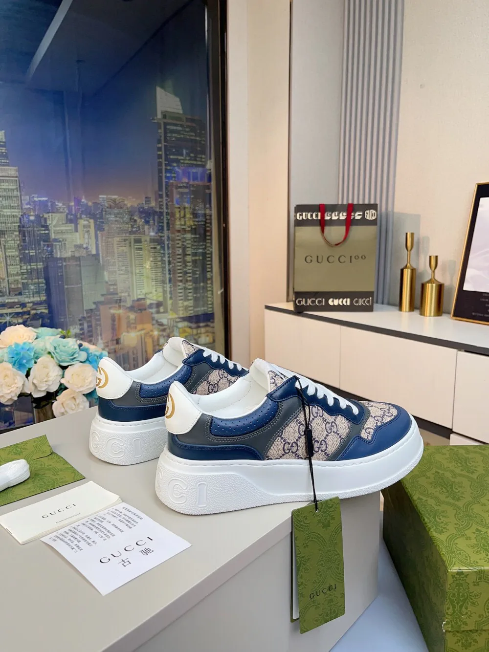 Women's Sneakers GUCCI 18369606