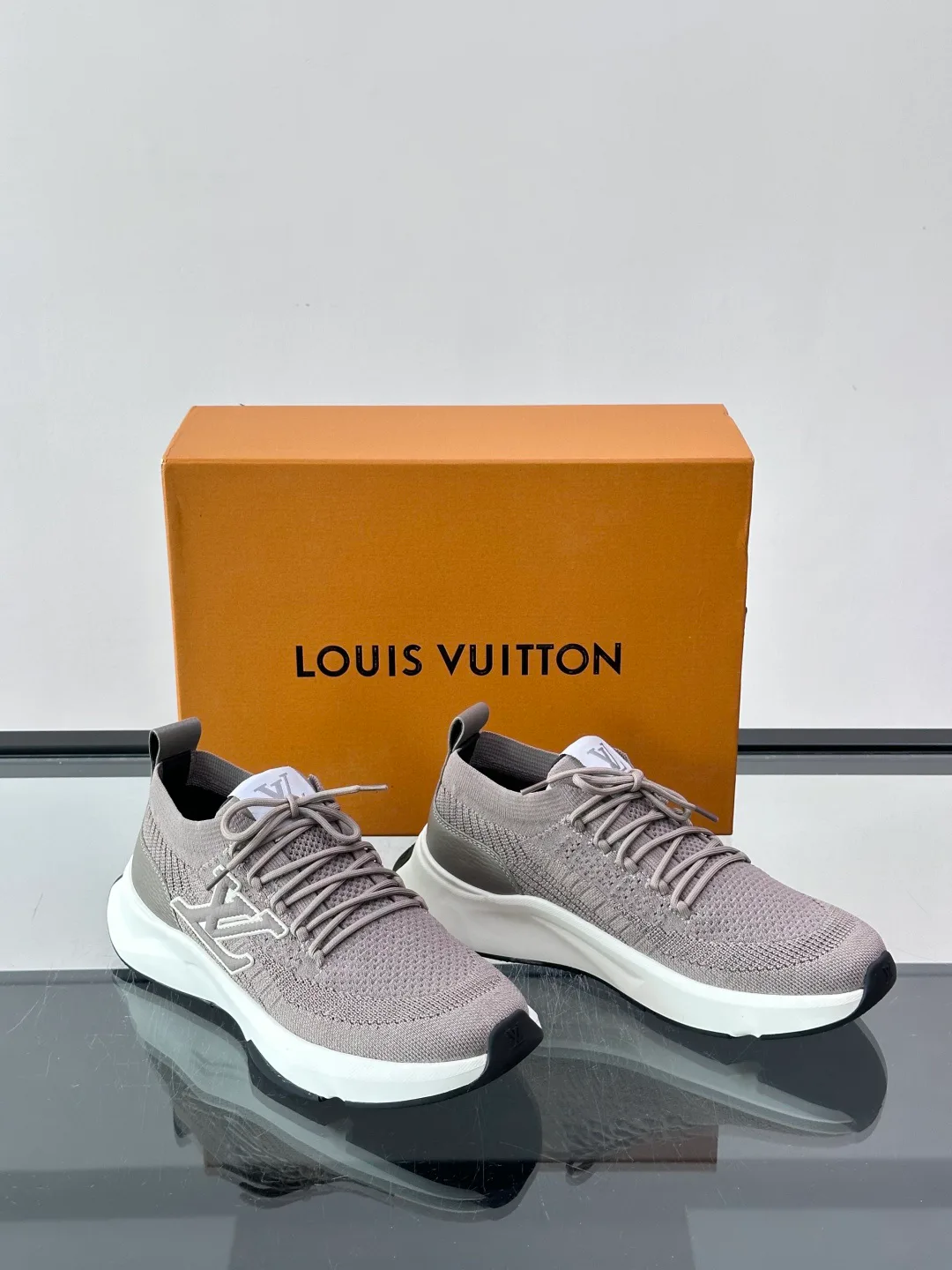 Men's Sneakers LOUIS VUITTON 18102388