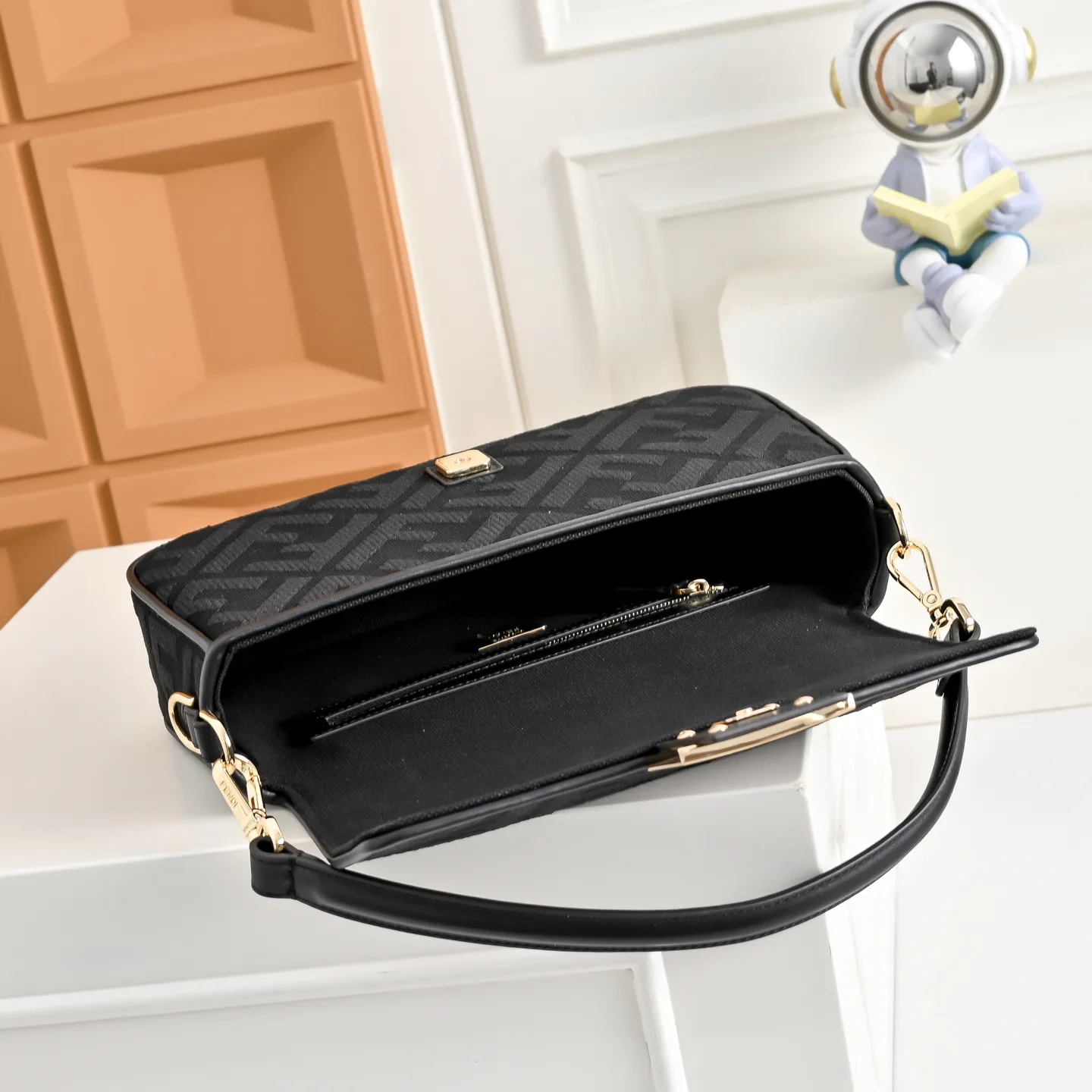 Классические Сумки Женские Fendi 18676172