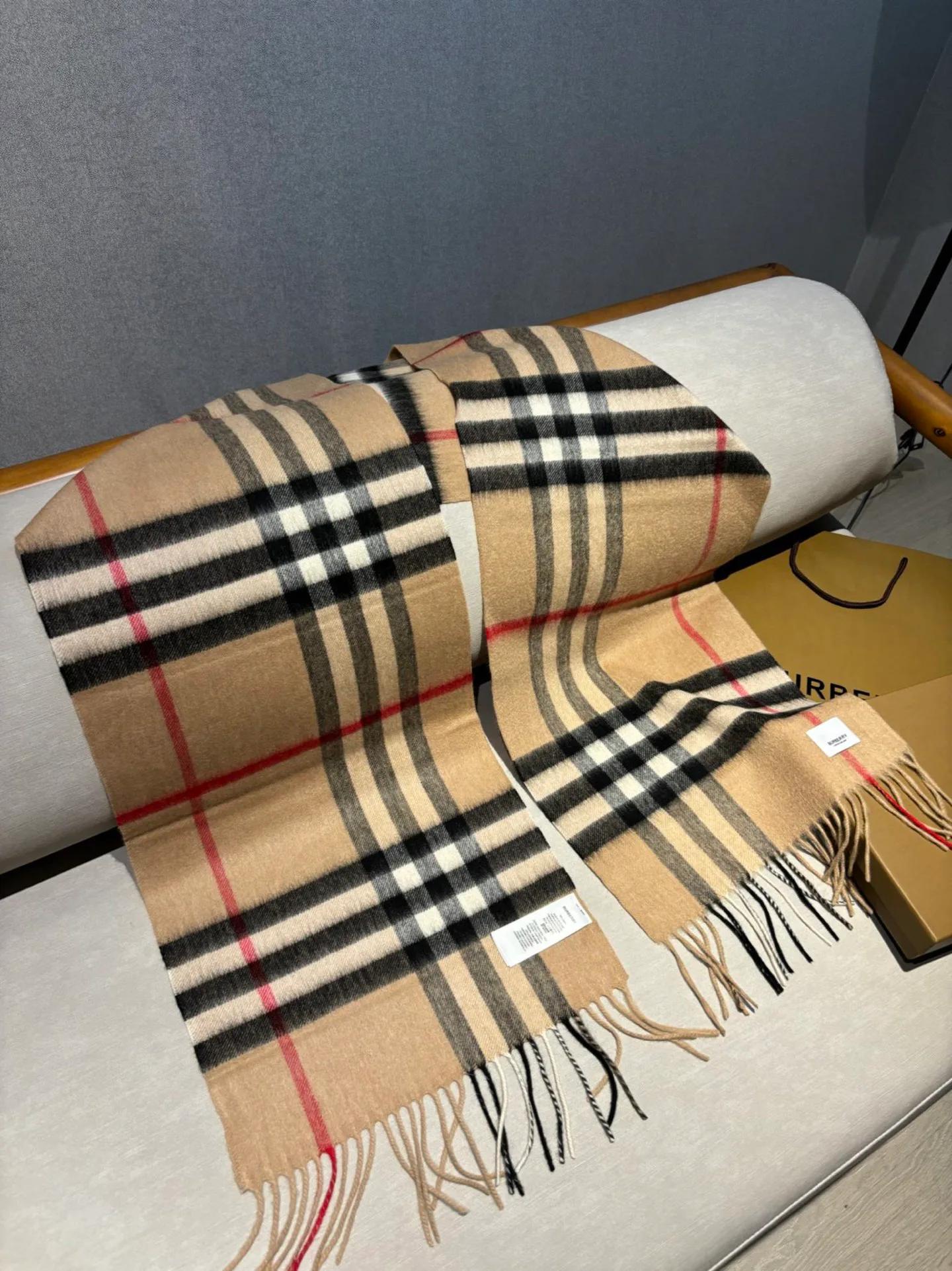 Scarves BURBERRY 18507487