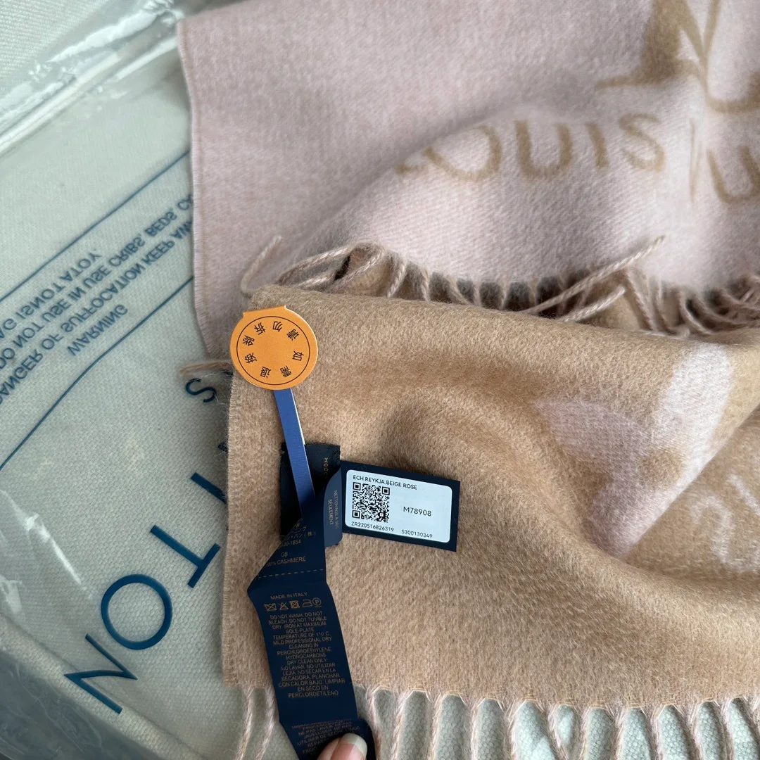Scarves LOUIS VUITTON 18141173