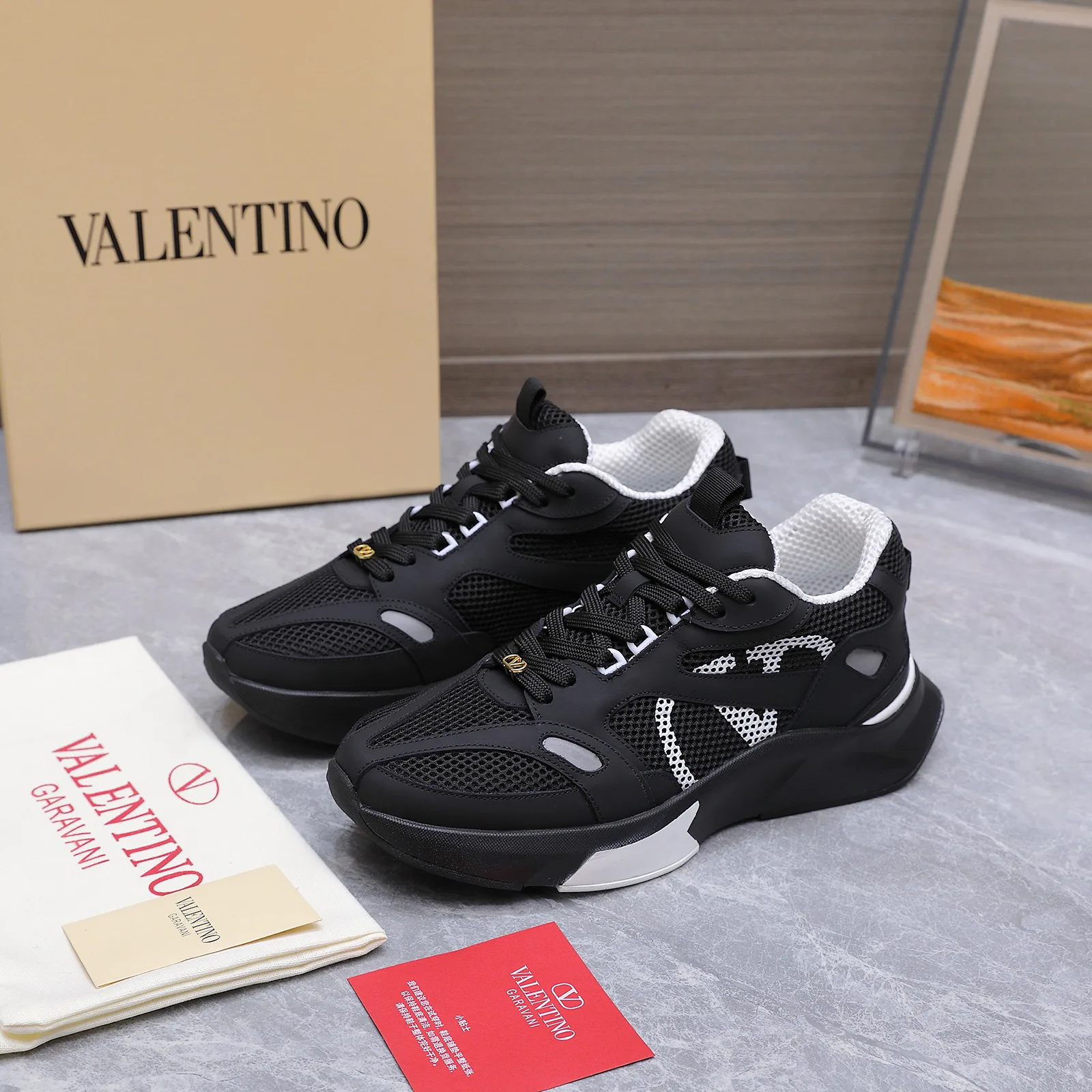 Men's Sneakers VALENTINO 17604590