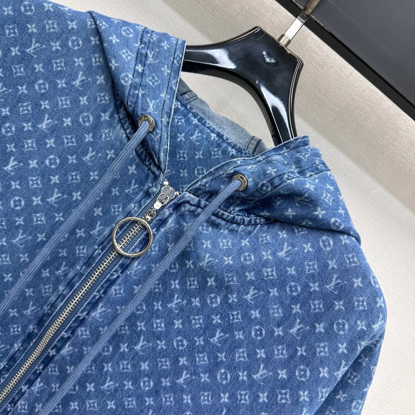 Women's Jackets And Down Jackets LOUIS VUITTON 17392650