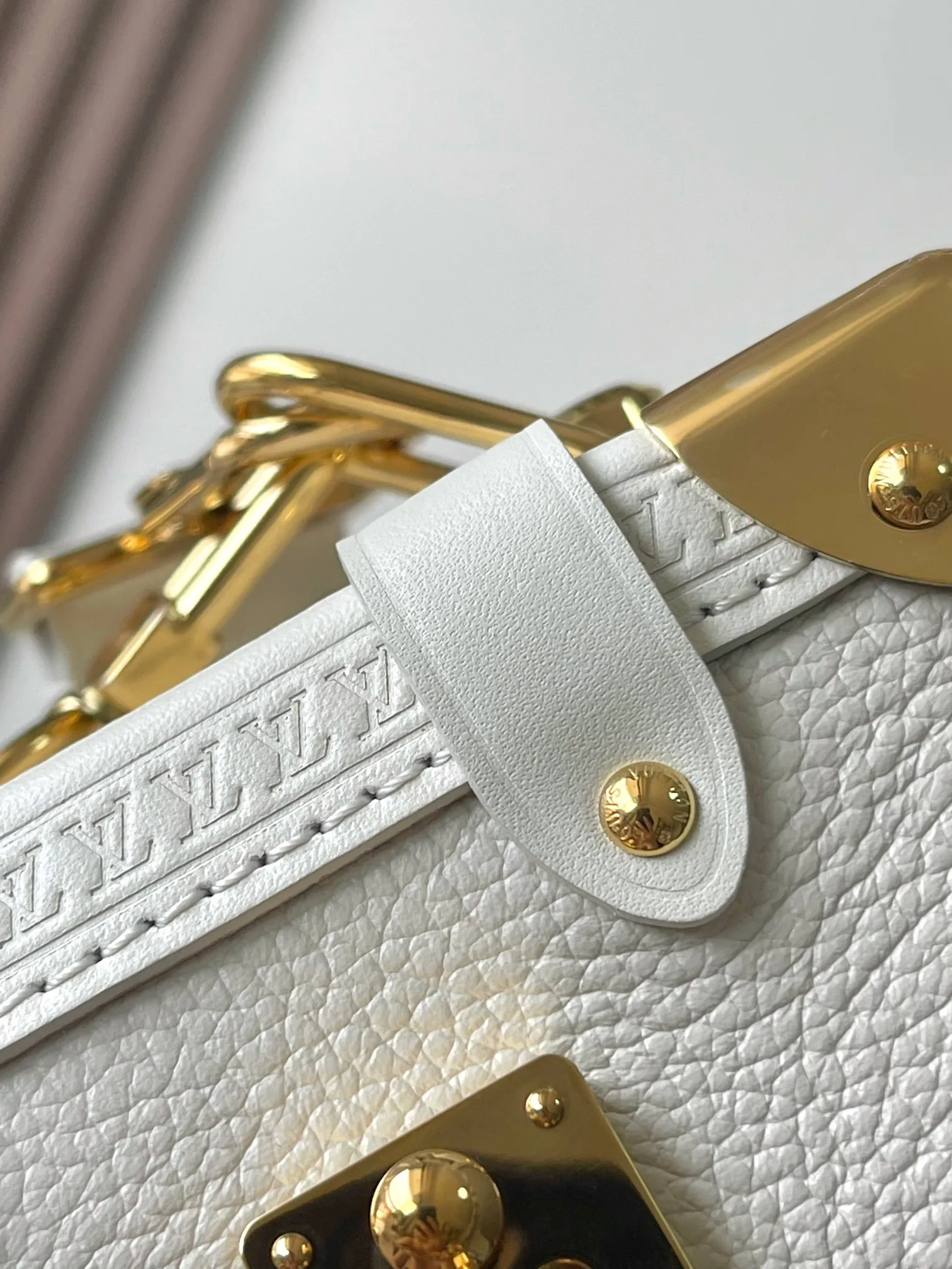 Women's Shoulder Bags LOUIS VUITTON 18170491