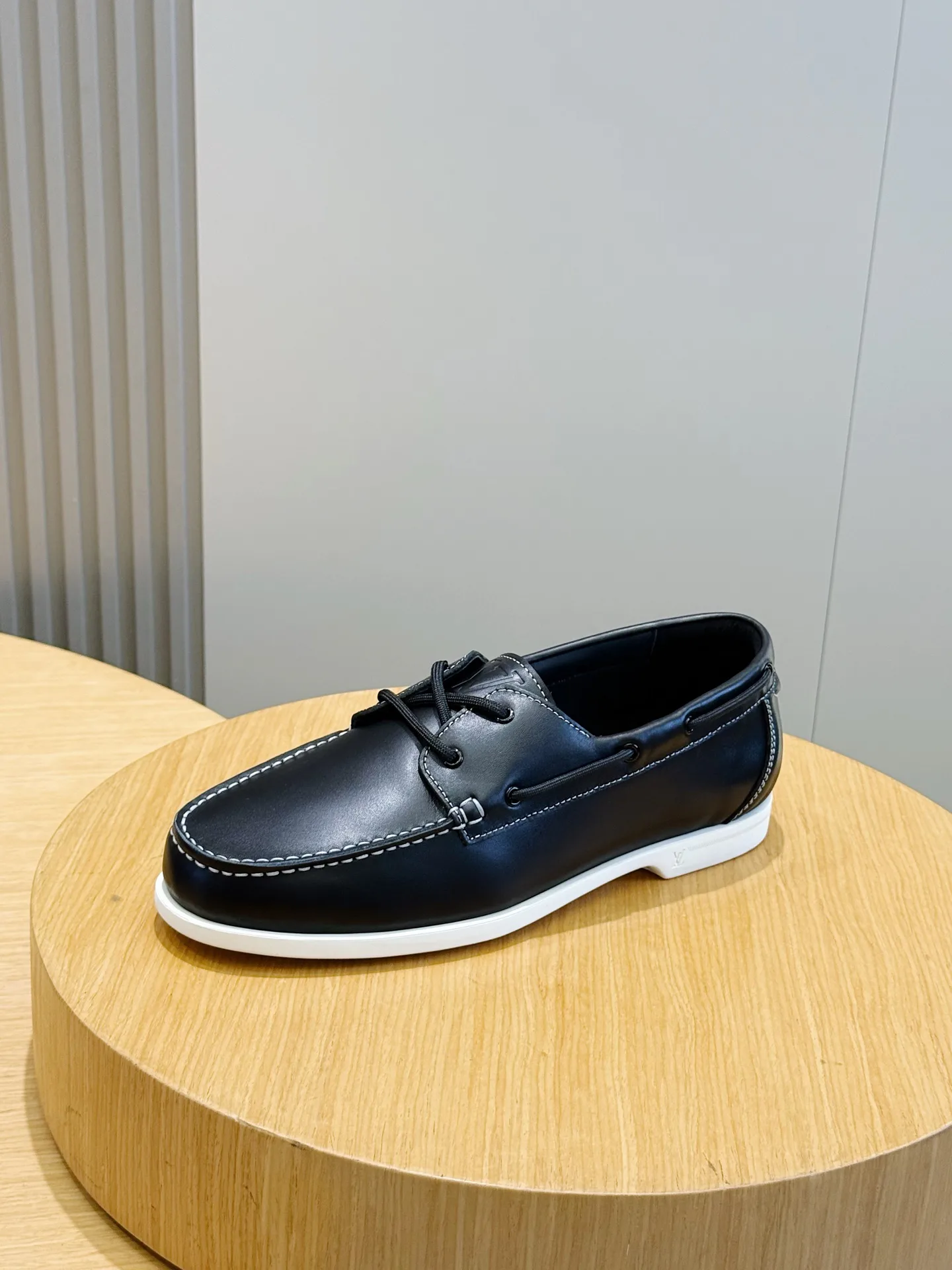 Men's Loafers And Dress Shoes LOUIS VUITTON 18100959