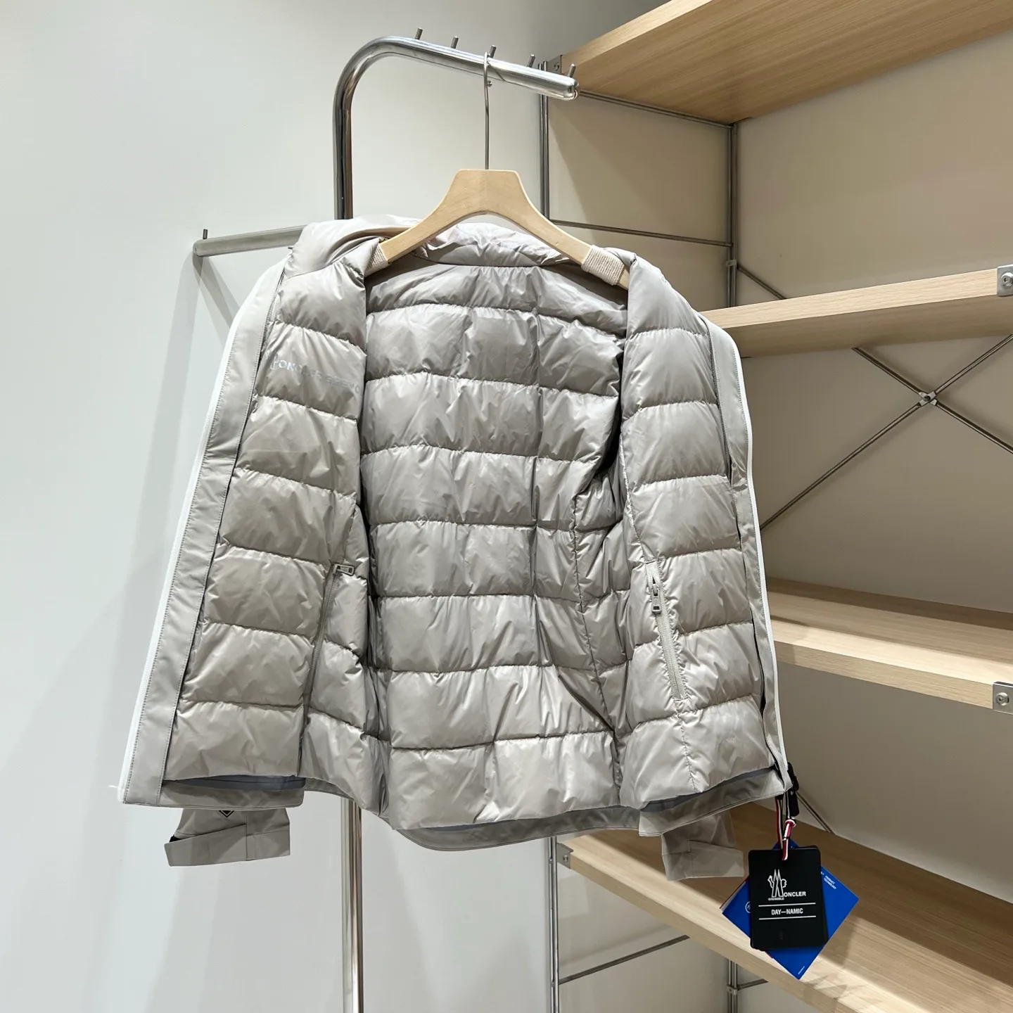 Women's Jackets And Down Jackets MONCLER 18131363
