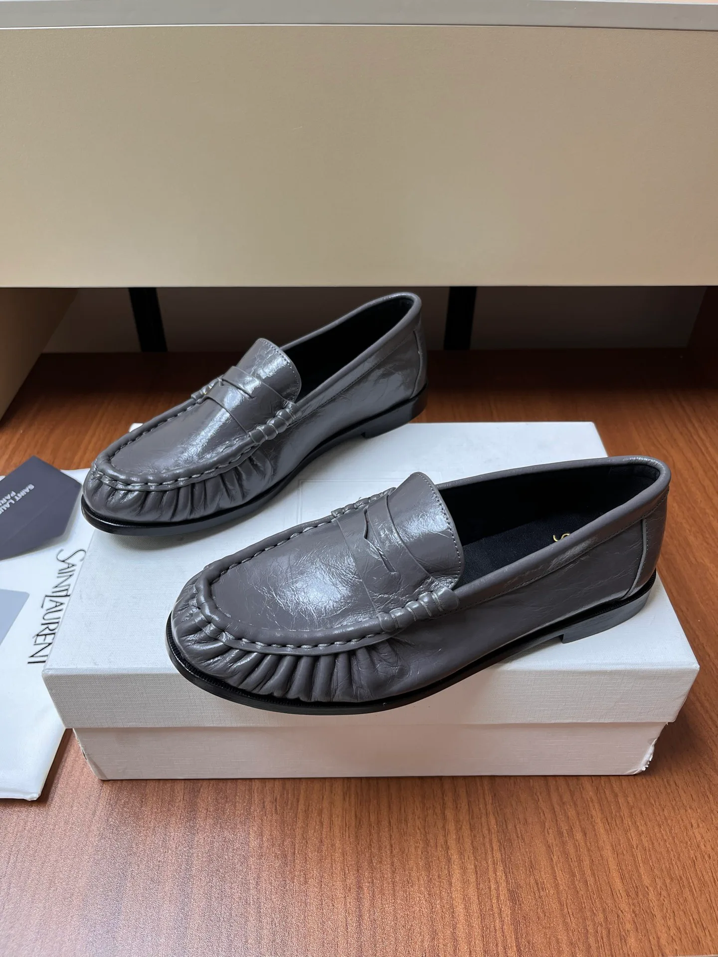 Women's Loafers And Moccasins SAINT LAURENT 18037874