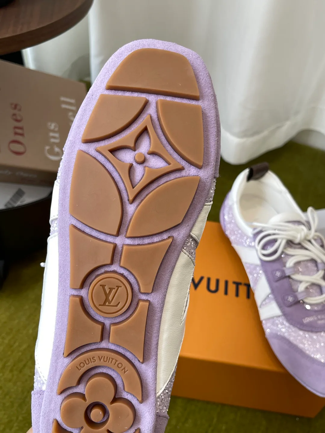 Women's Sneakers LOUIS VUITTON 18121032