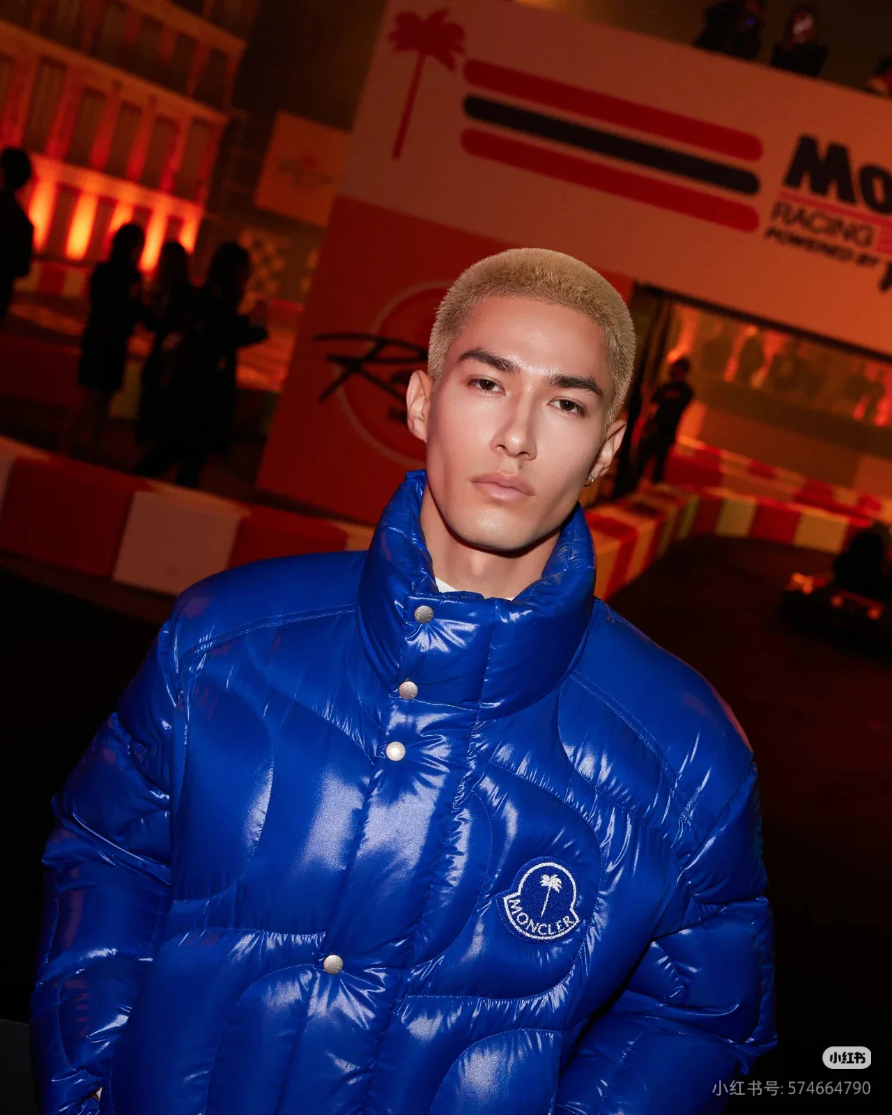 Women's Jackets And Down Jackets MONCLER 18044436