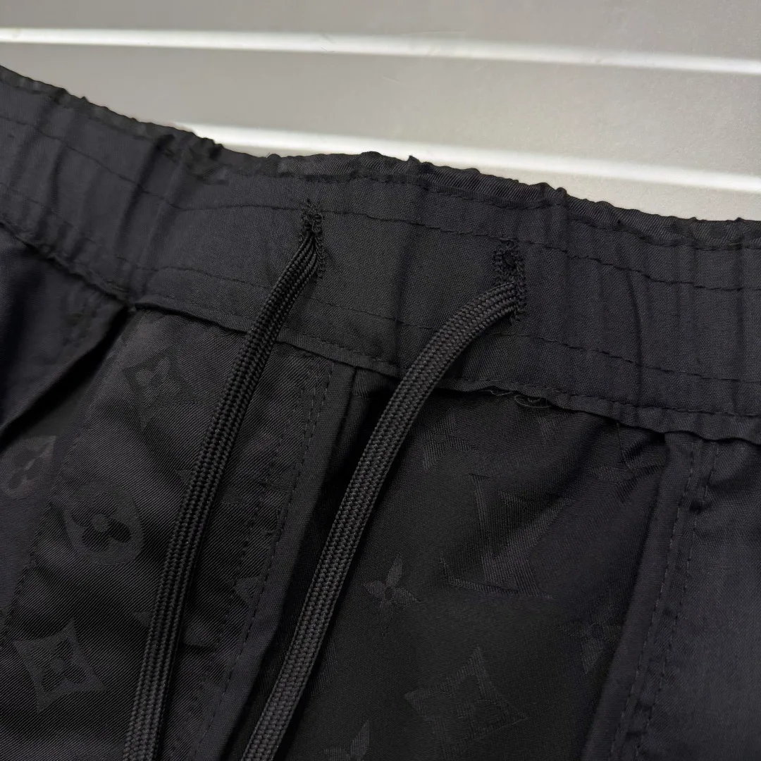 Men's Trousers LOUIS VUITTON 18174032