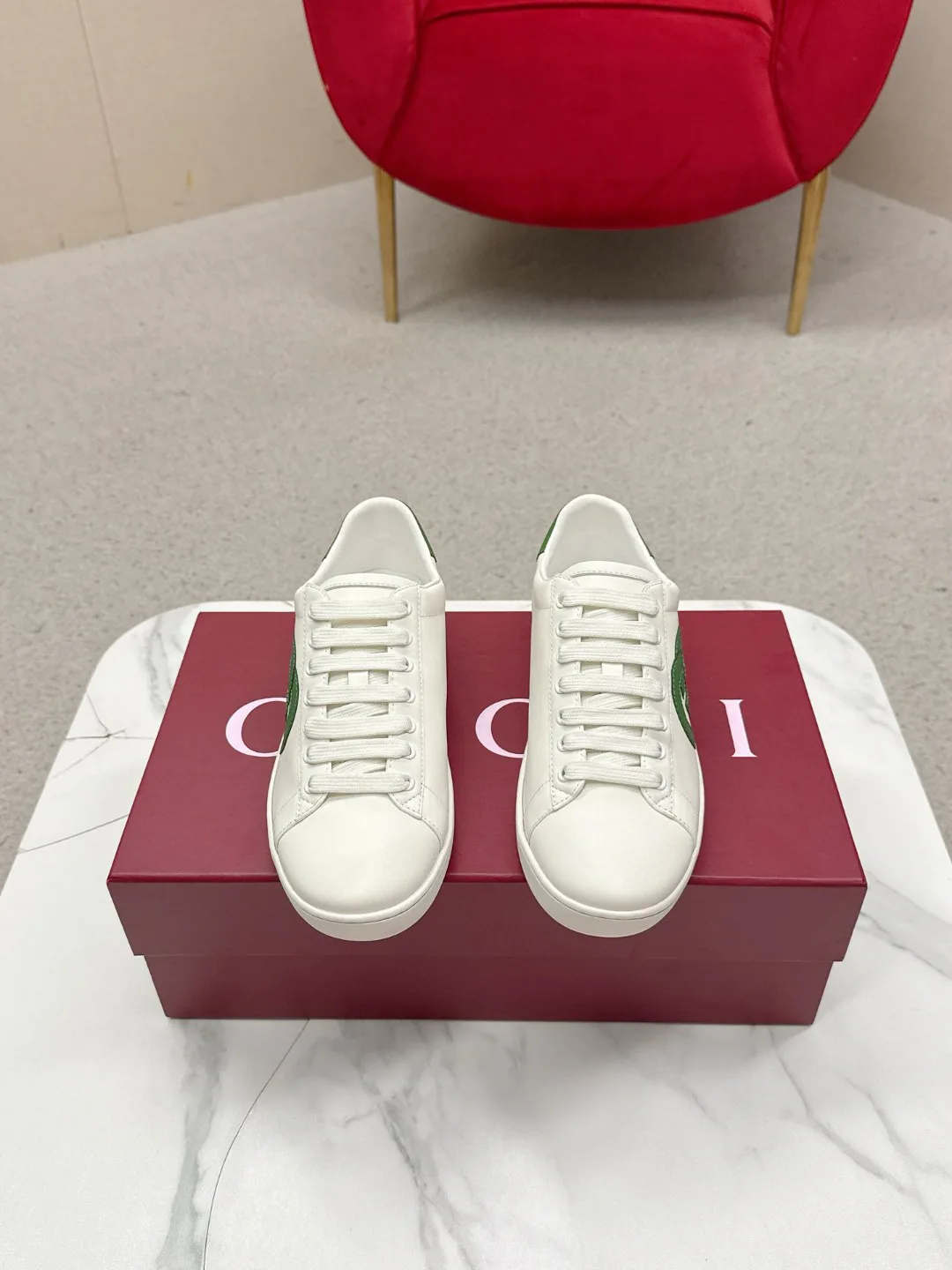 Women's Sneakers GUCCI 18262016