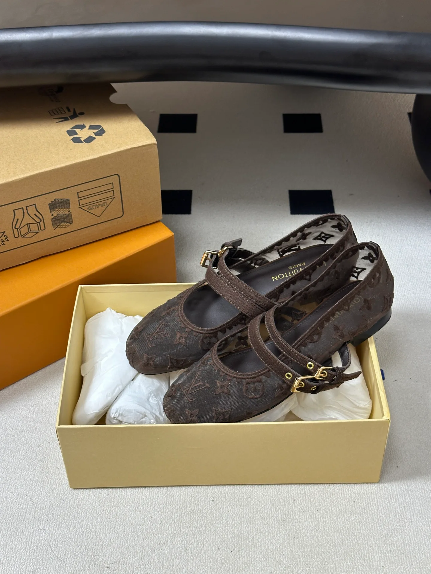 Women's Ballet Flats LOUIS VUITTON 18340939