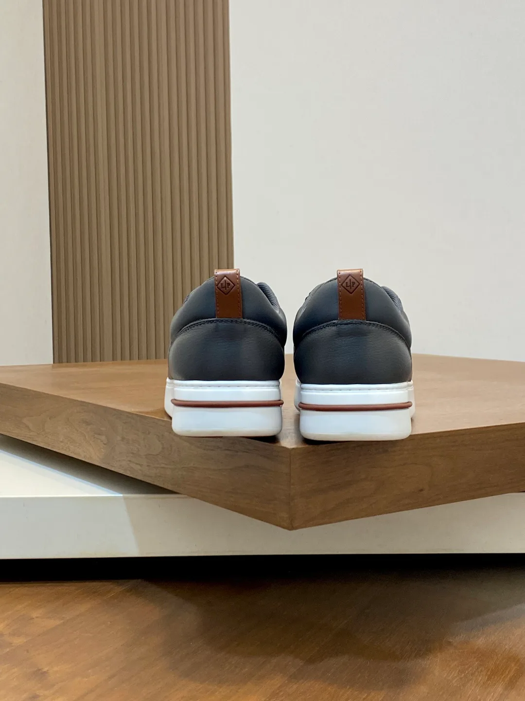 Men's Sneakers LORO PIANA 18079039