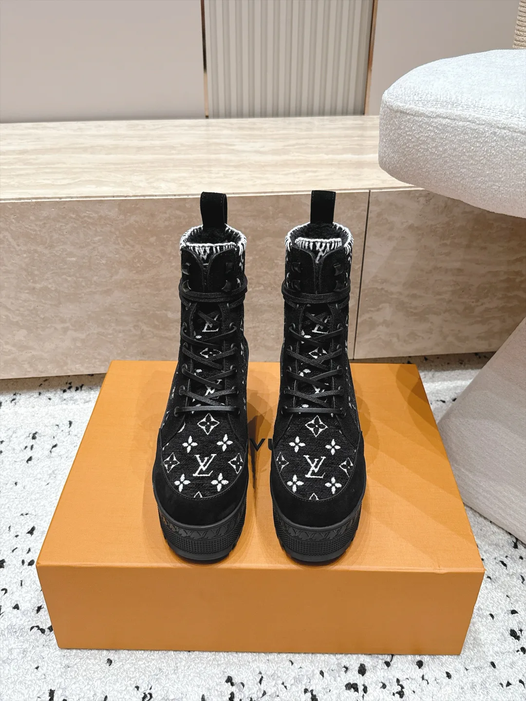 Women's Ankle Boots LOUIS VUITTON 18498035