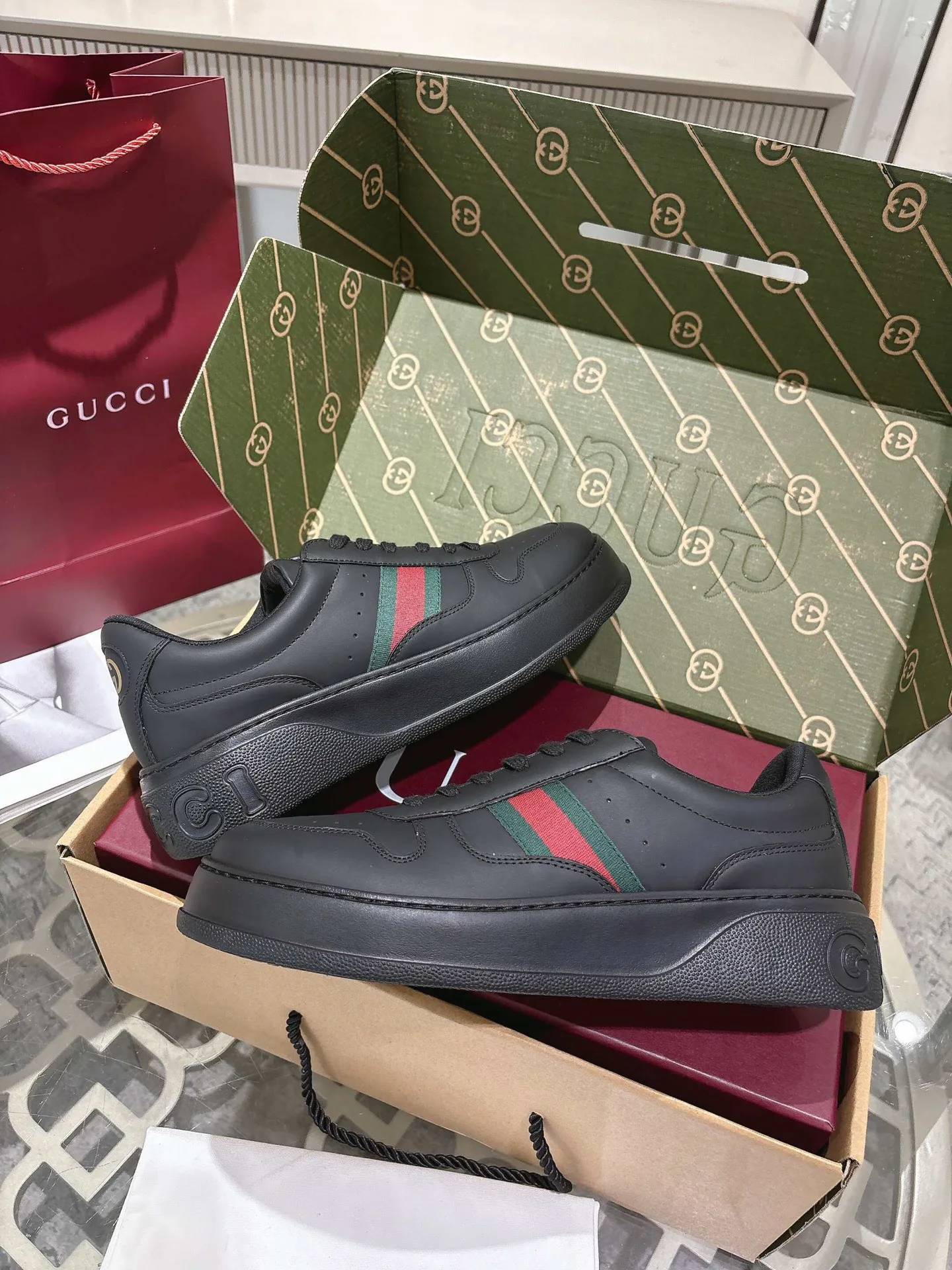 Women's Sneakers GUCCI 18369590