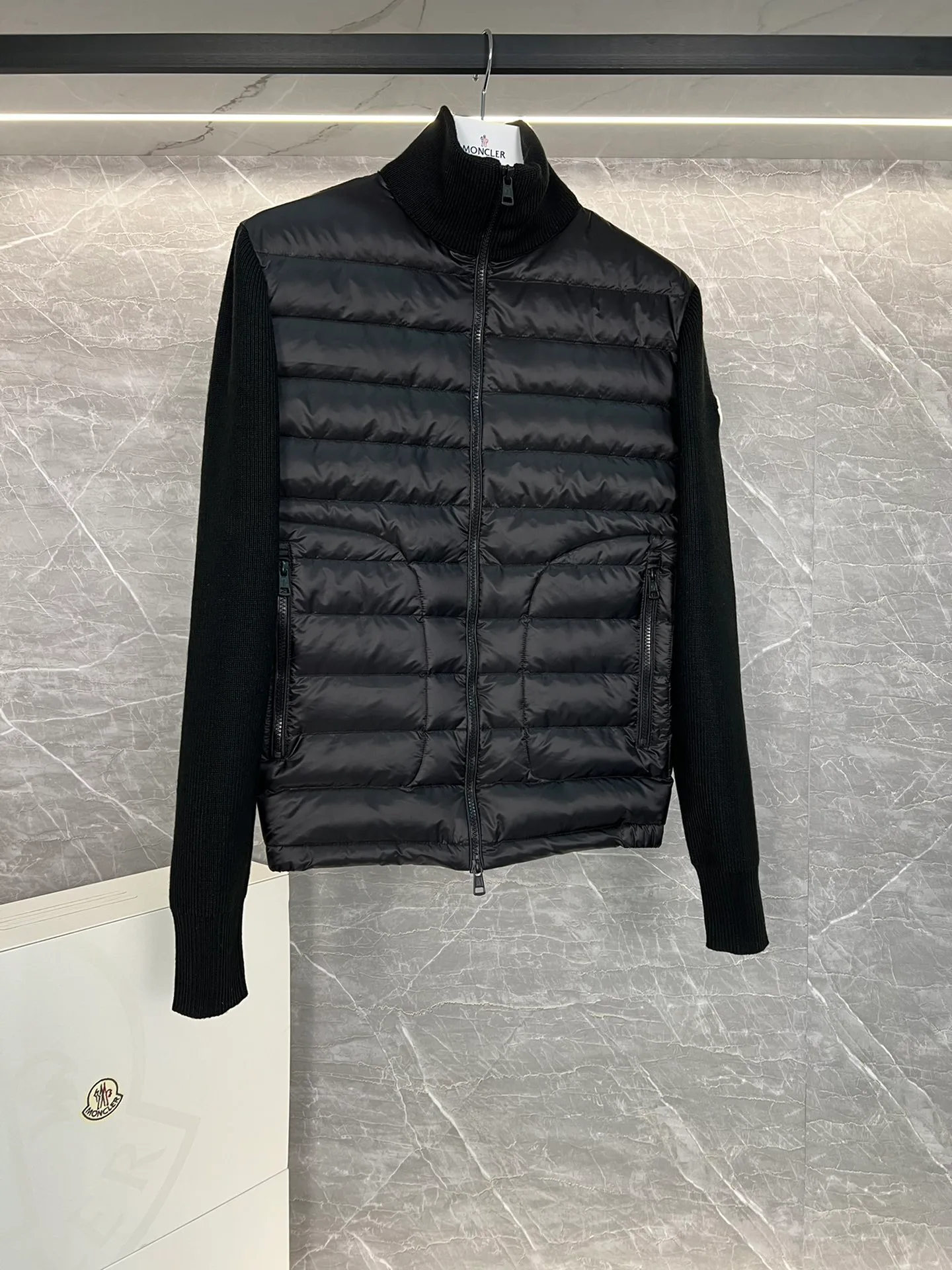 Women's Jackets And Down Jackets MONCLER 18131381