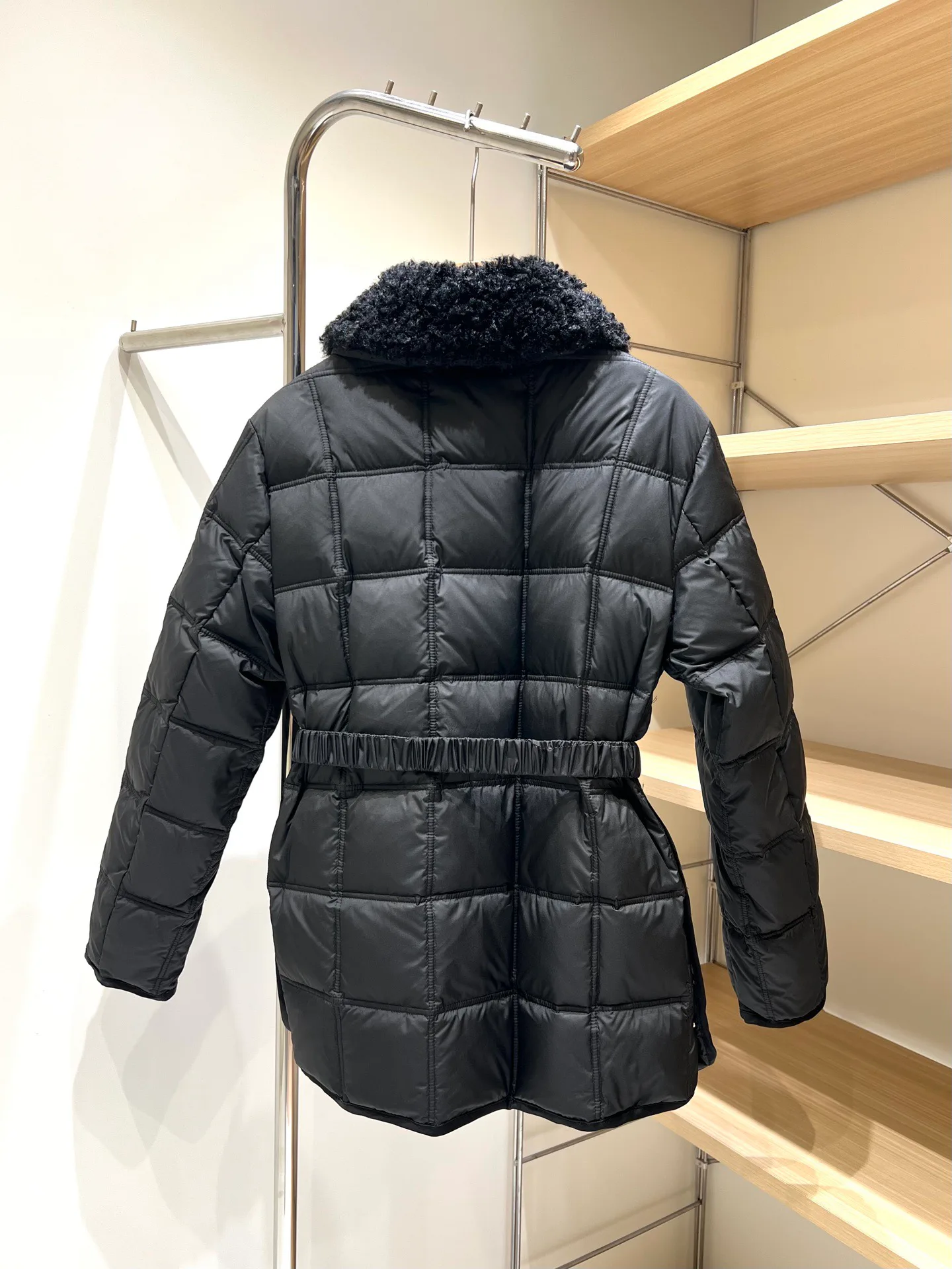 Women's Jackets And Down Jackets MONCLER 18036513