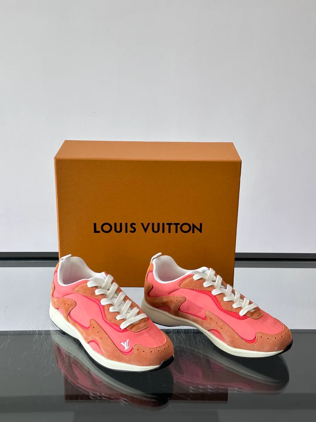 Women's Sneakers LOUIS VUITTON 17869455