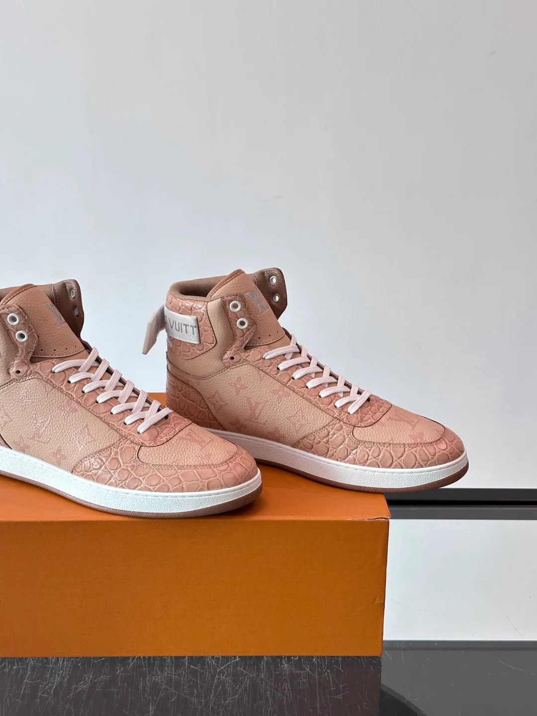 Men's Sneakers LOUIS VUITTON 18400604