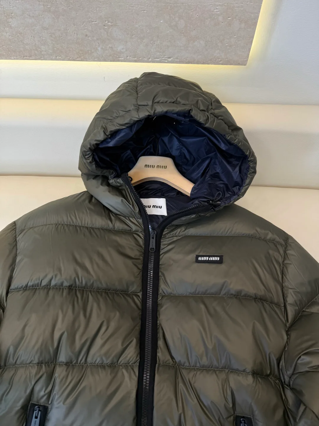 Куртки И Пуховики Женские Miu Miu 18629933