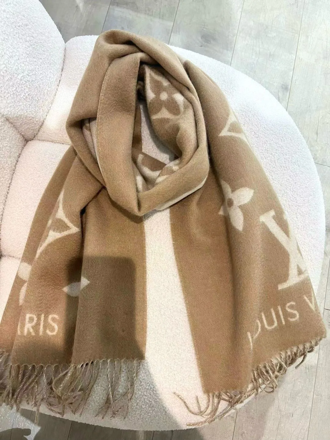 Scarves LOUIS VUITTON 18141168