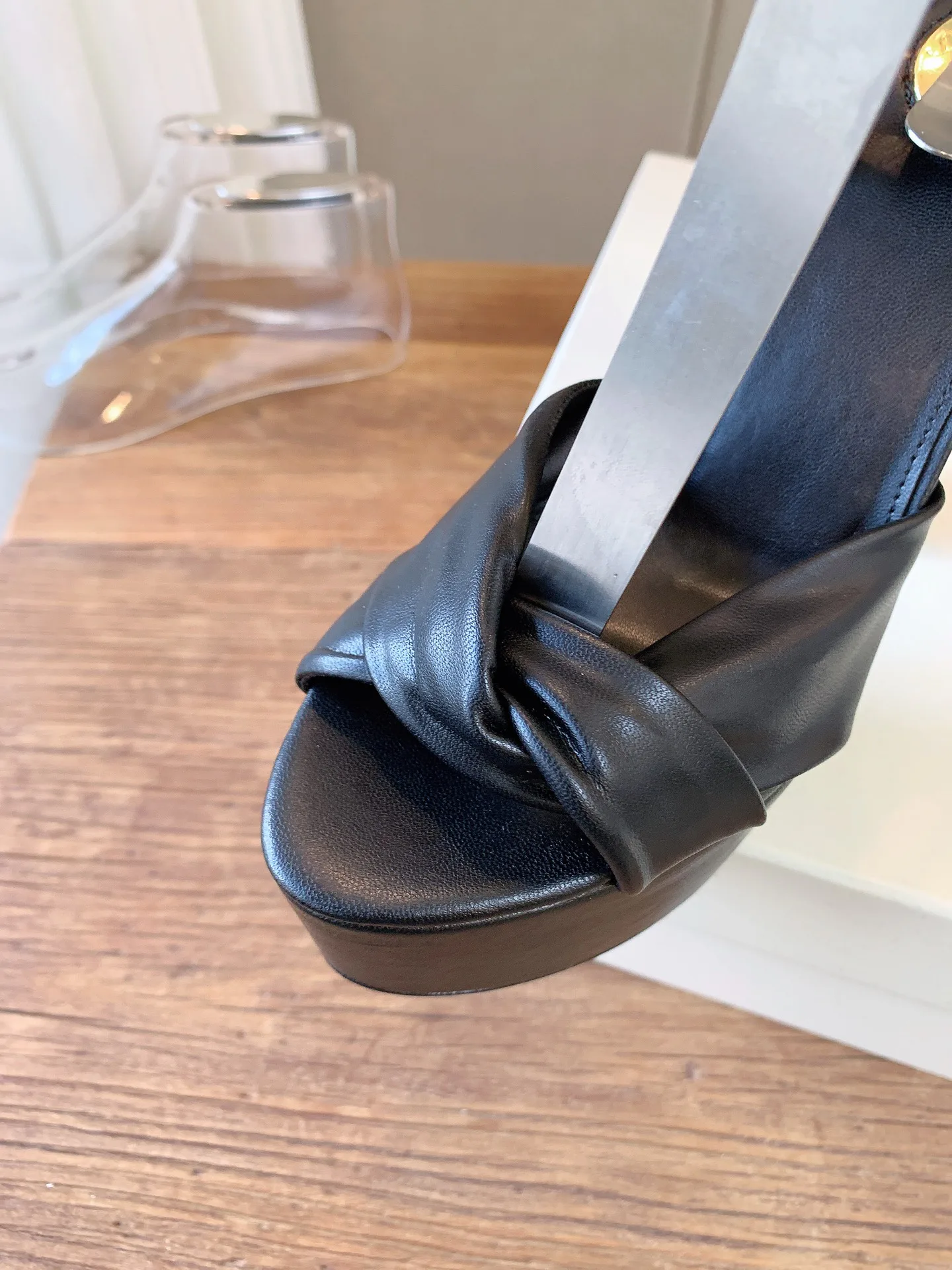 Women's Open-Toe Sandals SAINT LAURENT 18365386
