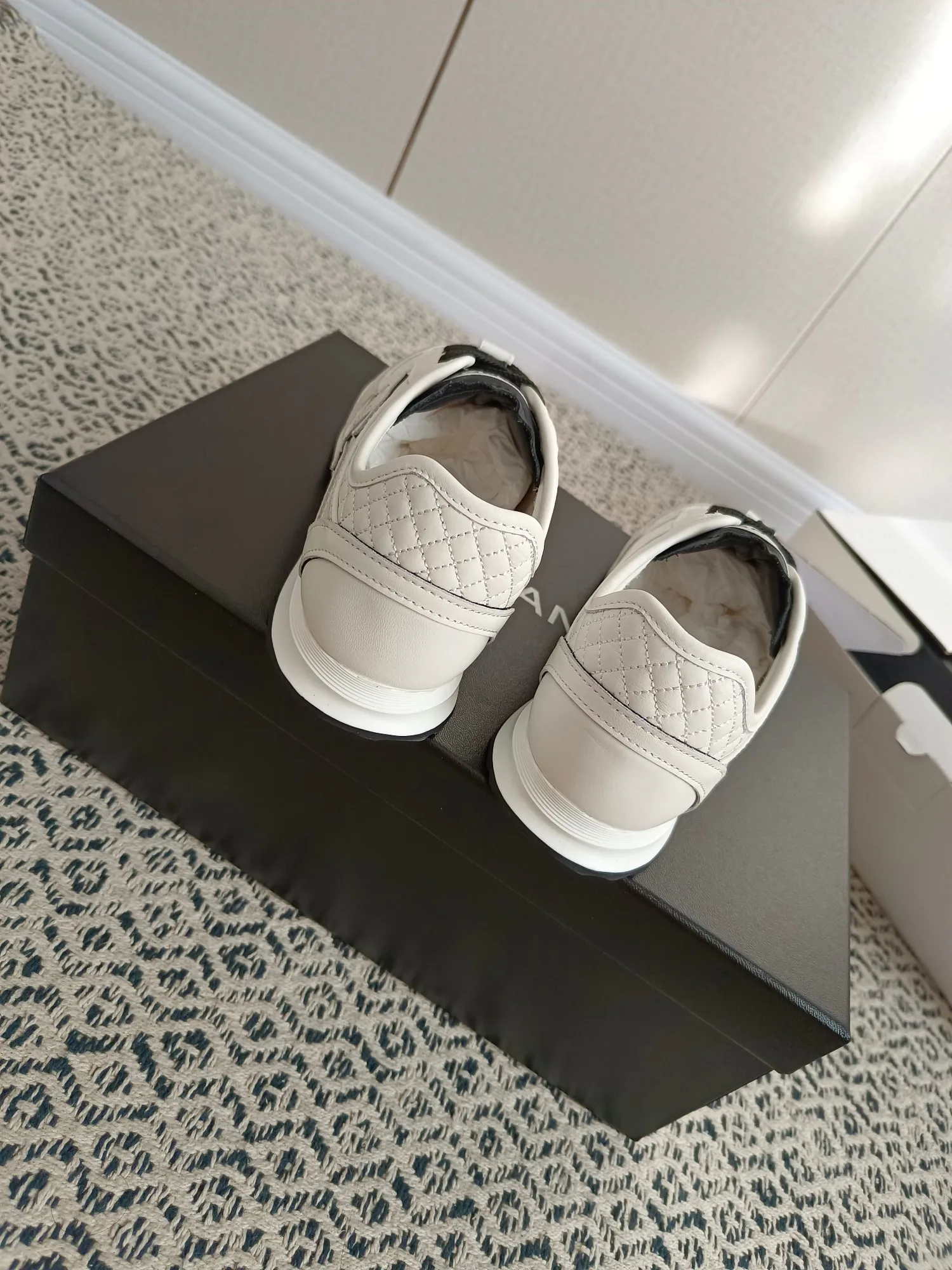 Women's Sneakers CHANEL 18274008