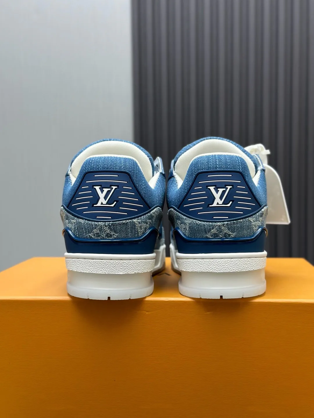 Women's Sneakers LOUIS VUITTON 18011532