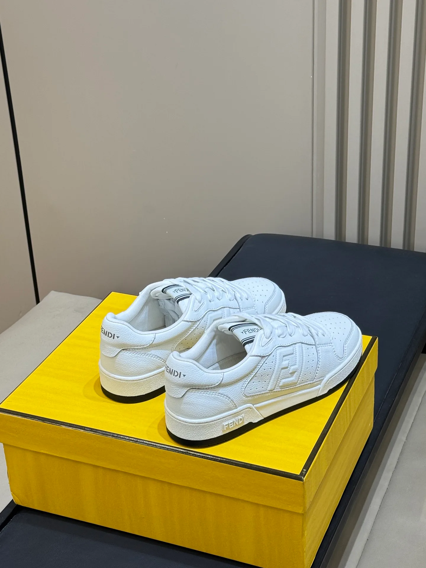 Women's Sneakers FENDI 18073186
