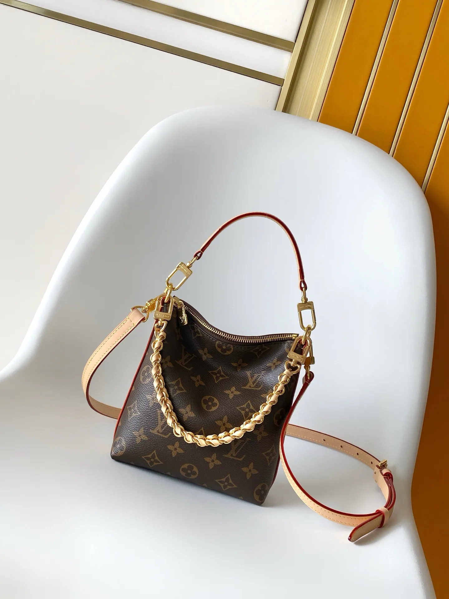 Women's Shoulder Bags LOUIS VUITTON 17428094