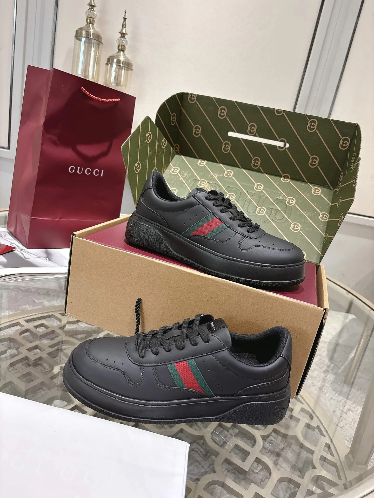 Women's Sneakers GUCCI 18369590