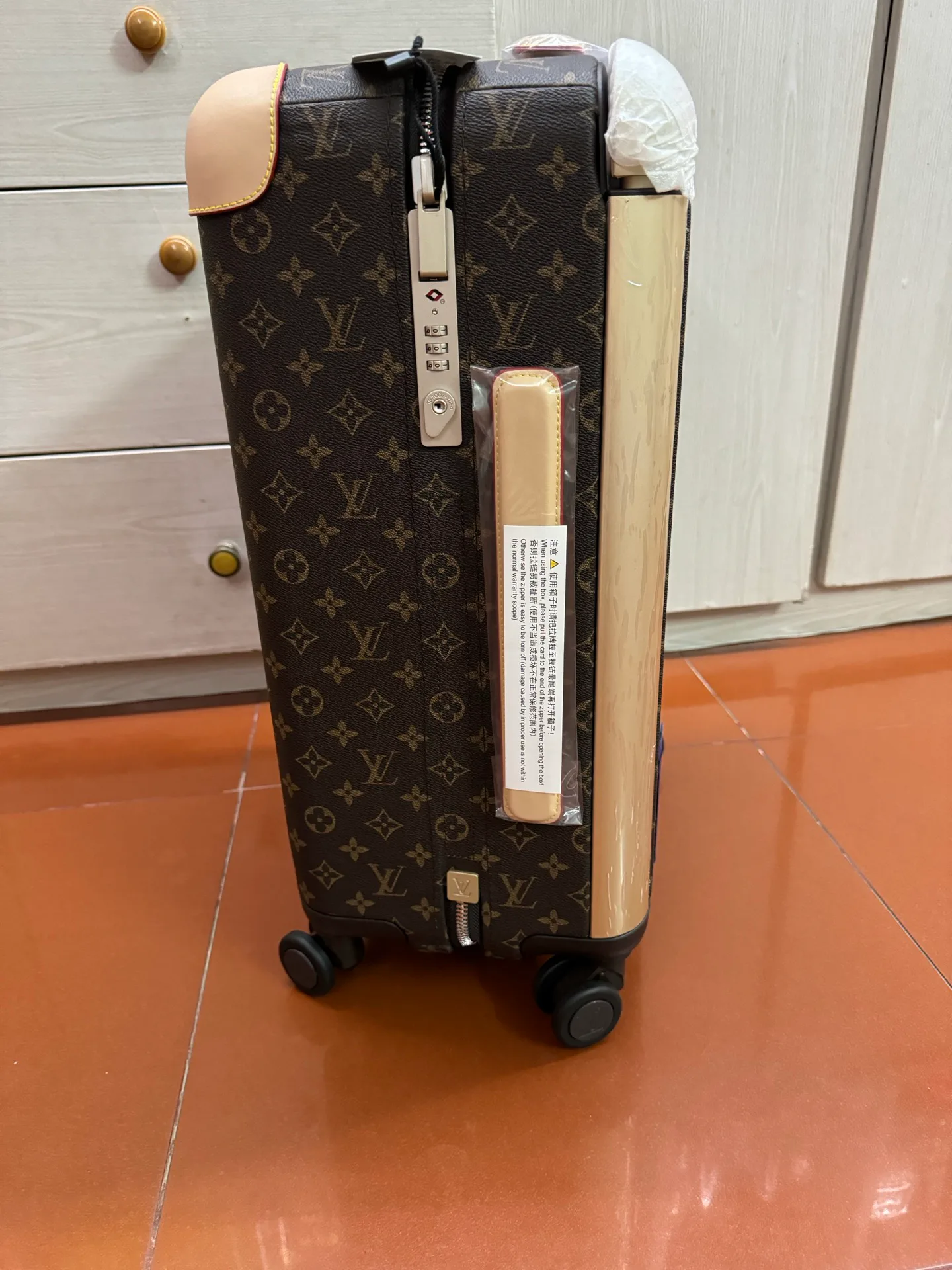 Suitcases LOUIS VUITTON 18366333