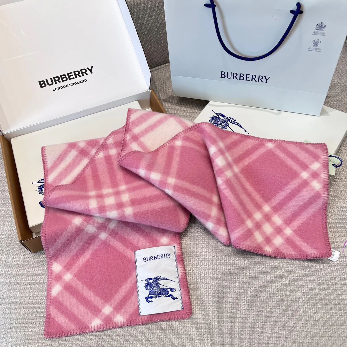 Scarves BURBERRY 17945208