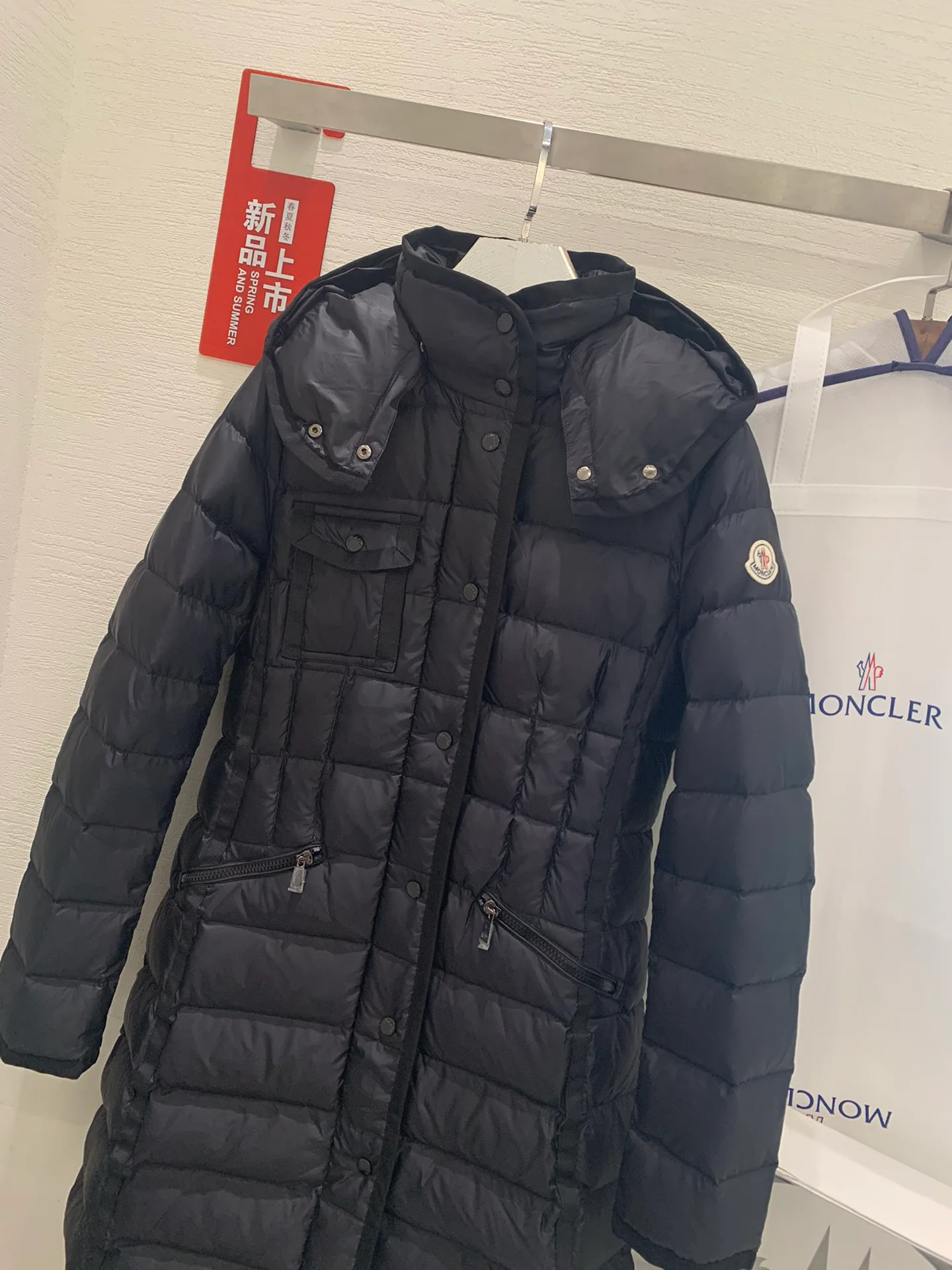 Women's Jackets And Down Jackets MONCLER 17913968