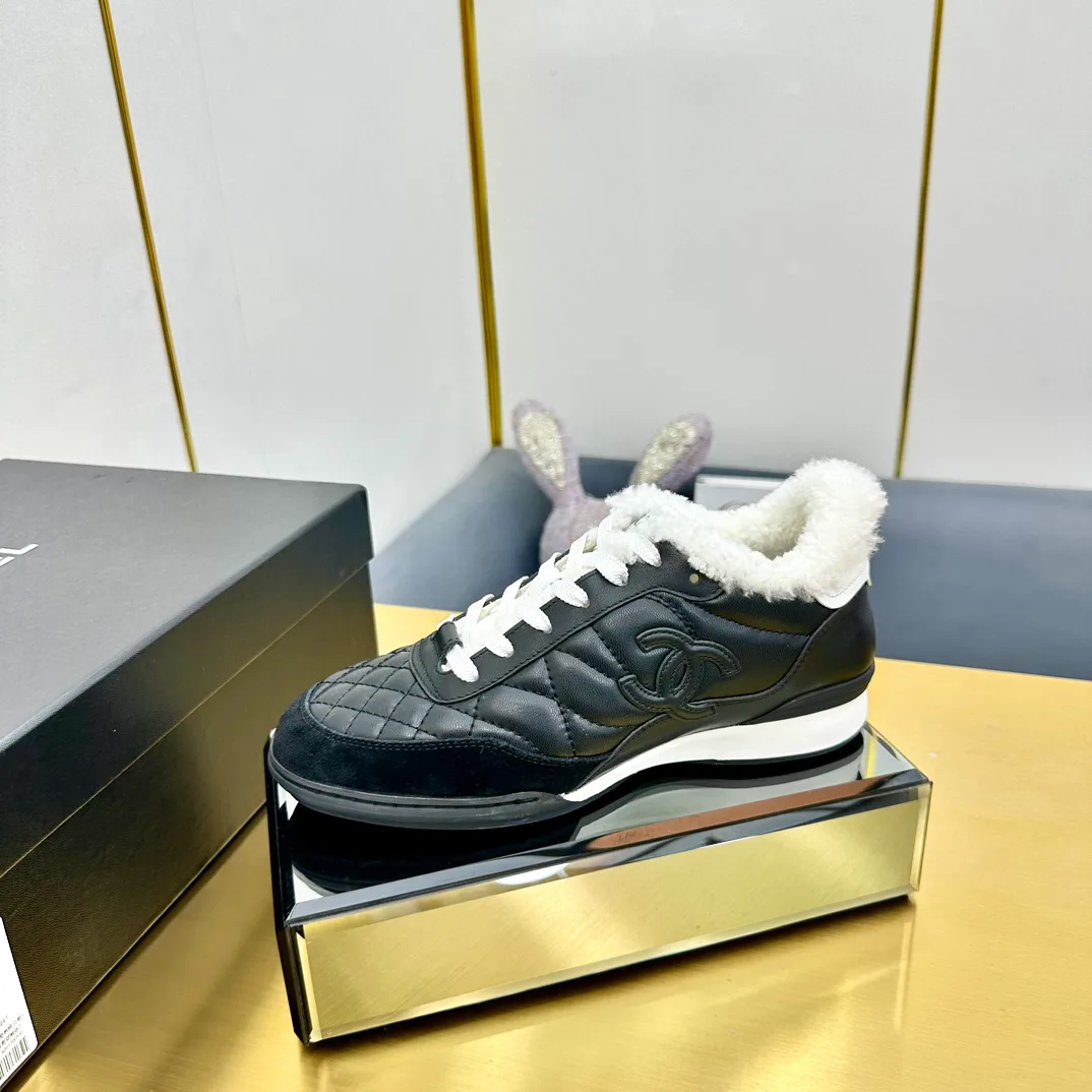 Women's Sneakers CHANEL 17949091