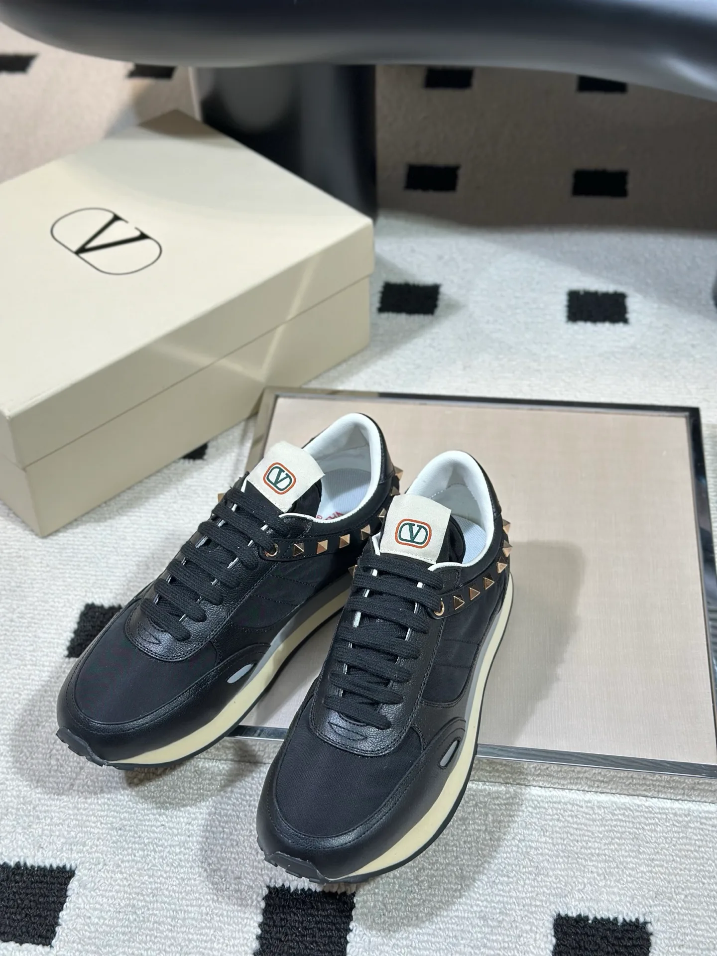 Men's Sneakers VALENTINO 17978703