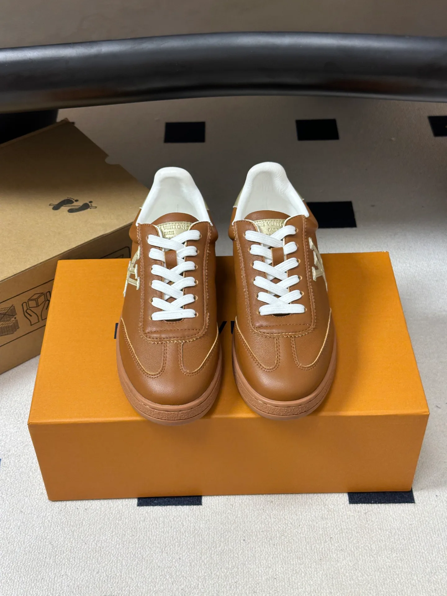 Women's Sneakers LOUIS VUITTON 18340952
