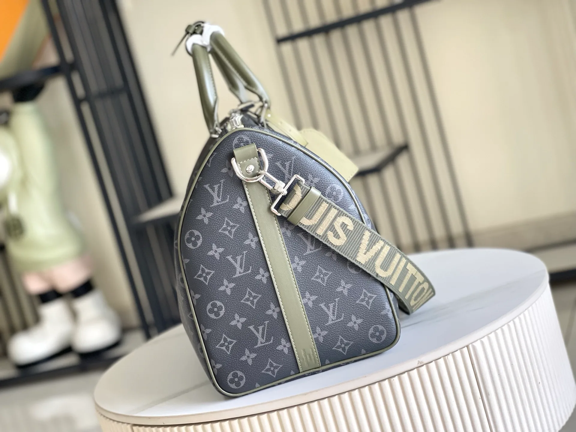 Women's Travel Bags LOUIS VUITTON 18359511