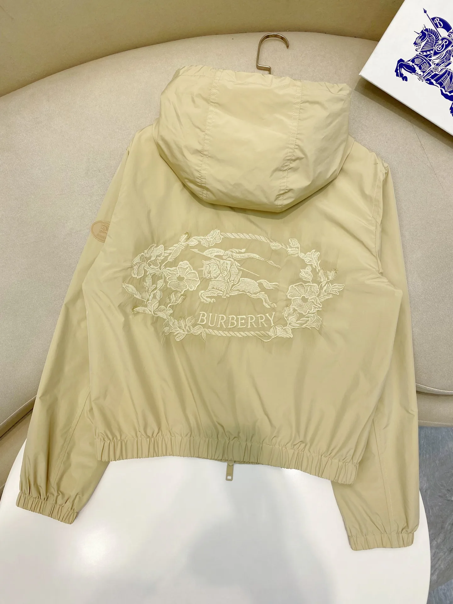 Women's Jackets And Down Jackets BURBERRY 18206396