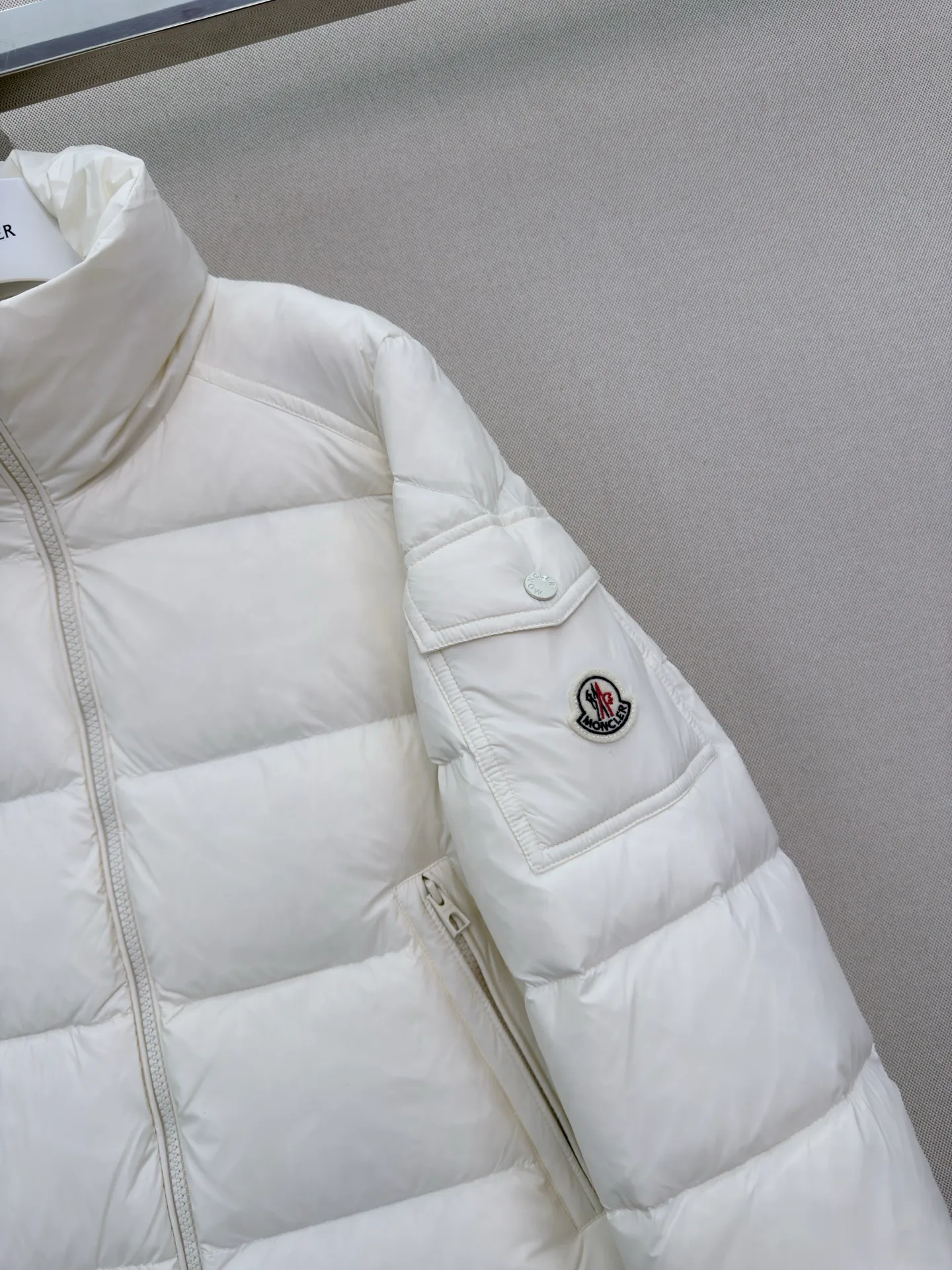 Women's Jackets And Down Jackets MONCLER 18439410