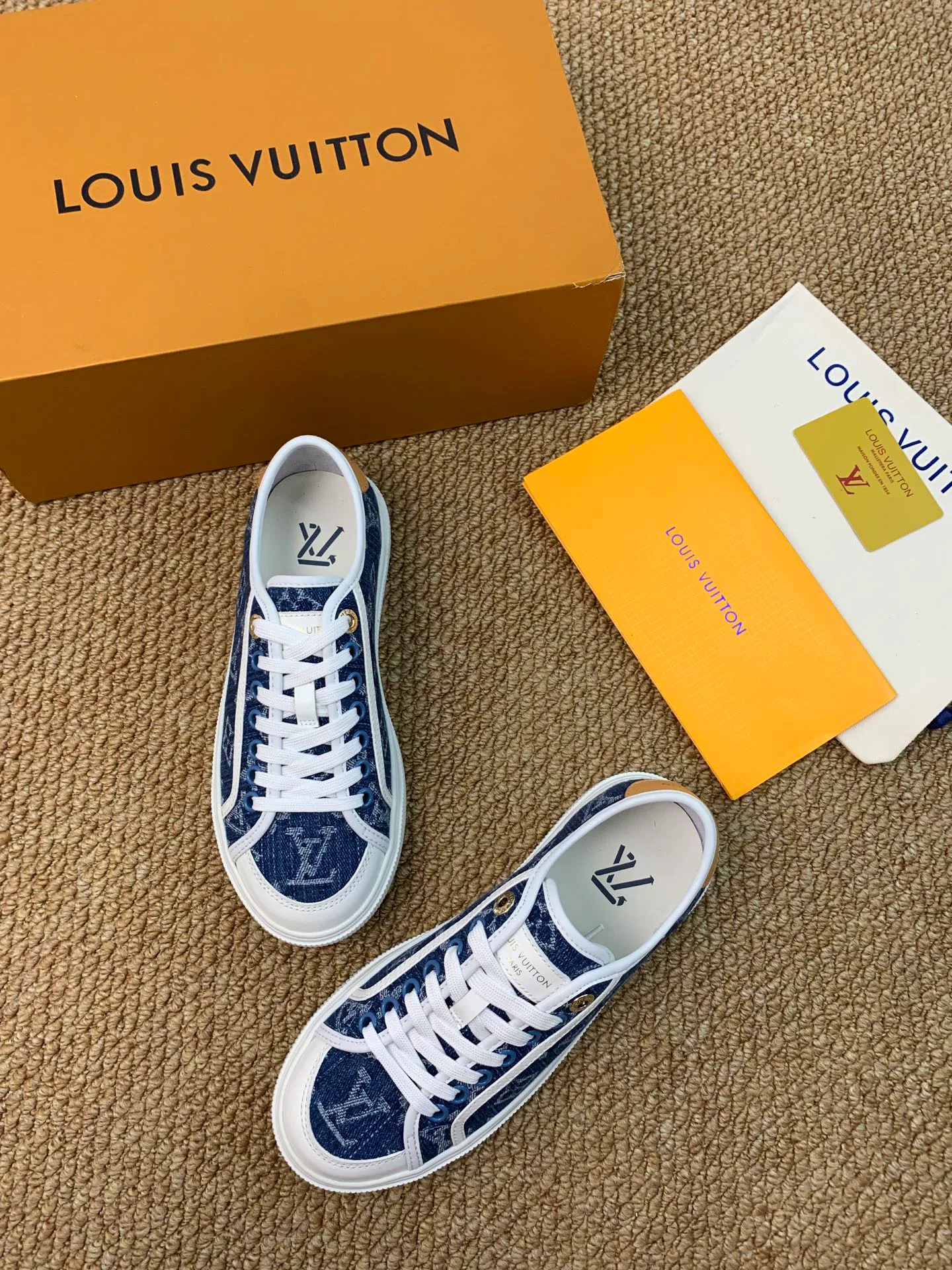 Women's Sneakers LOUIS VUITTON 17545203