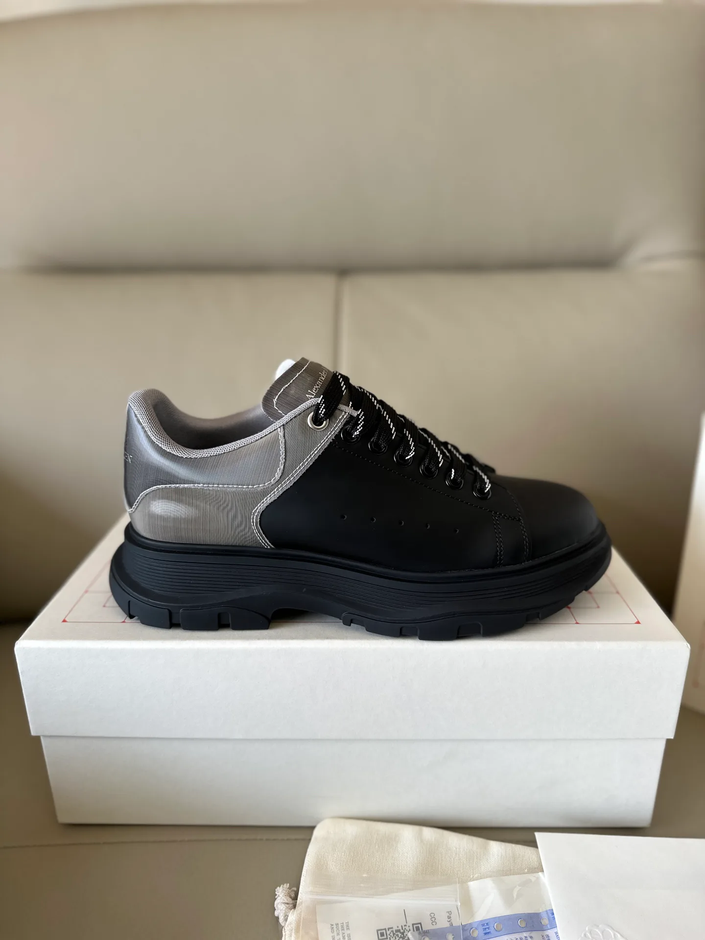Кроссовки Женские Alexander Mcqueen 18616774