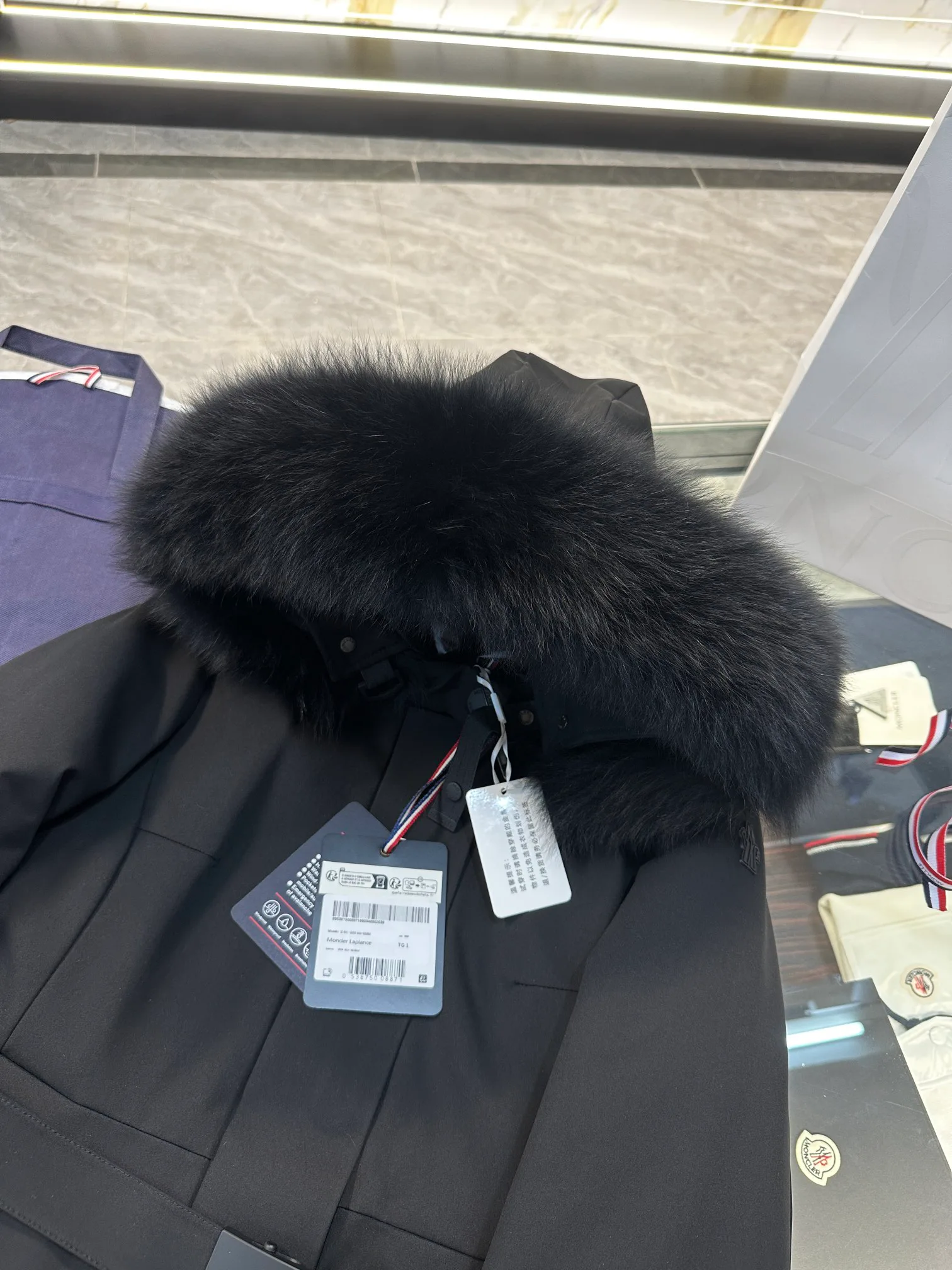 Women's Jackets And Down Jackets MONCLER 18133804