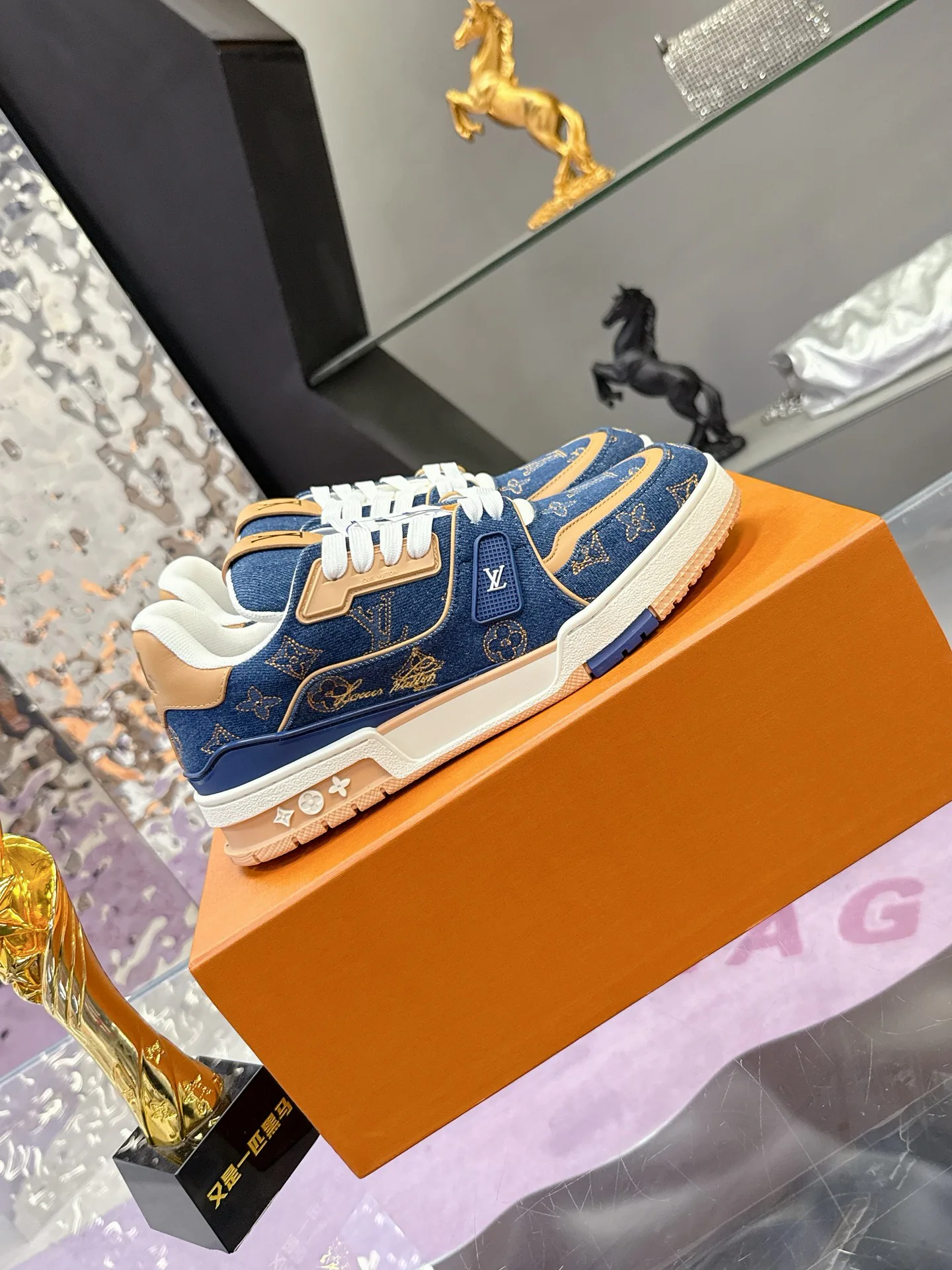 Women's Sneakers LOUIS VUITTON 17930918
