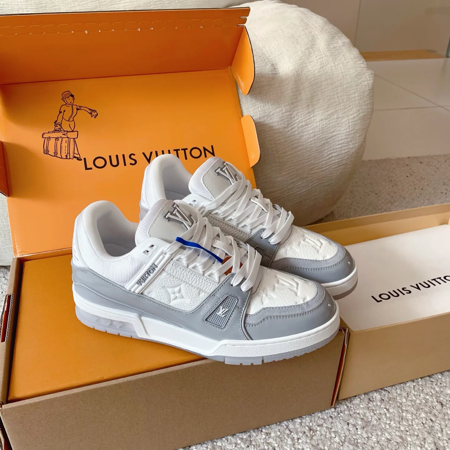 Women's Sneakers LOUIS VUITTON 18375819