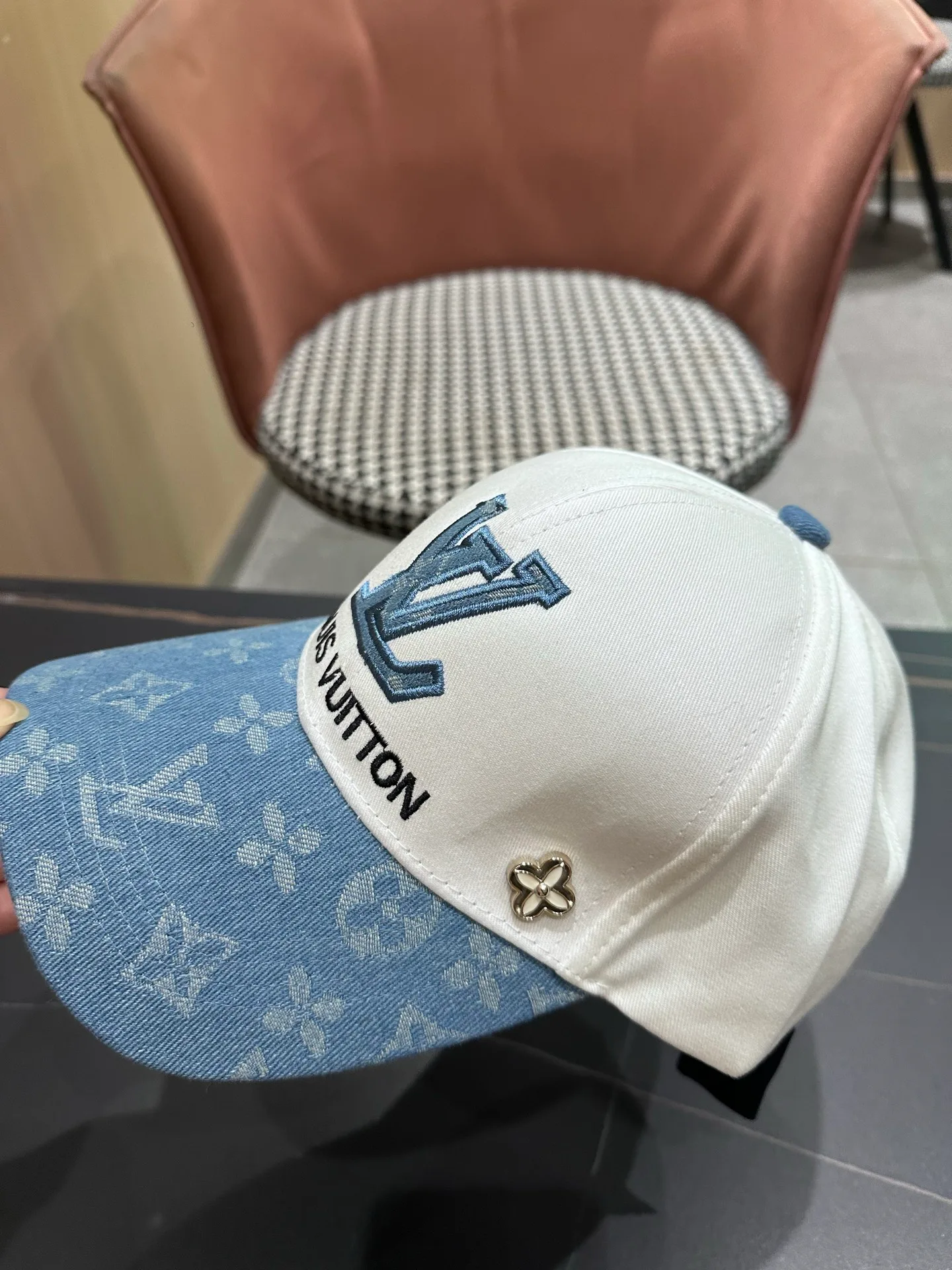 Hats LOUIS VUITTON 18478992