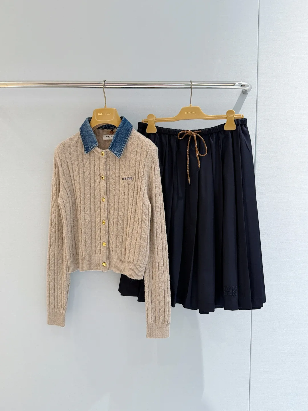 Women's Jumpers And Sweaters MIU MIU 17462063