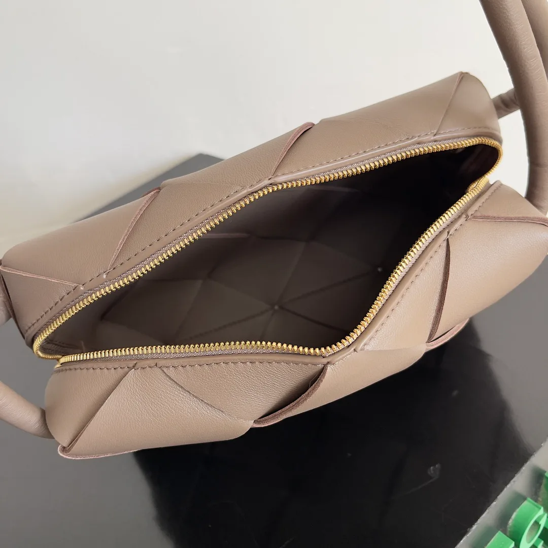 Women's Classic Handbags BOTTEGA VENETA 17372463