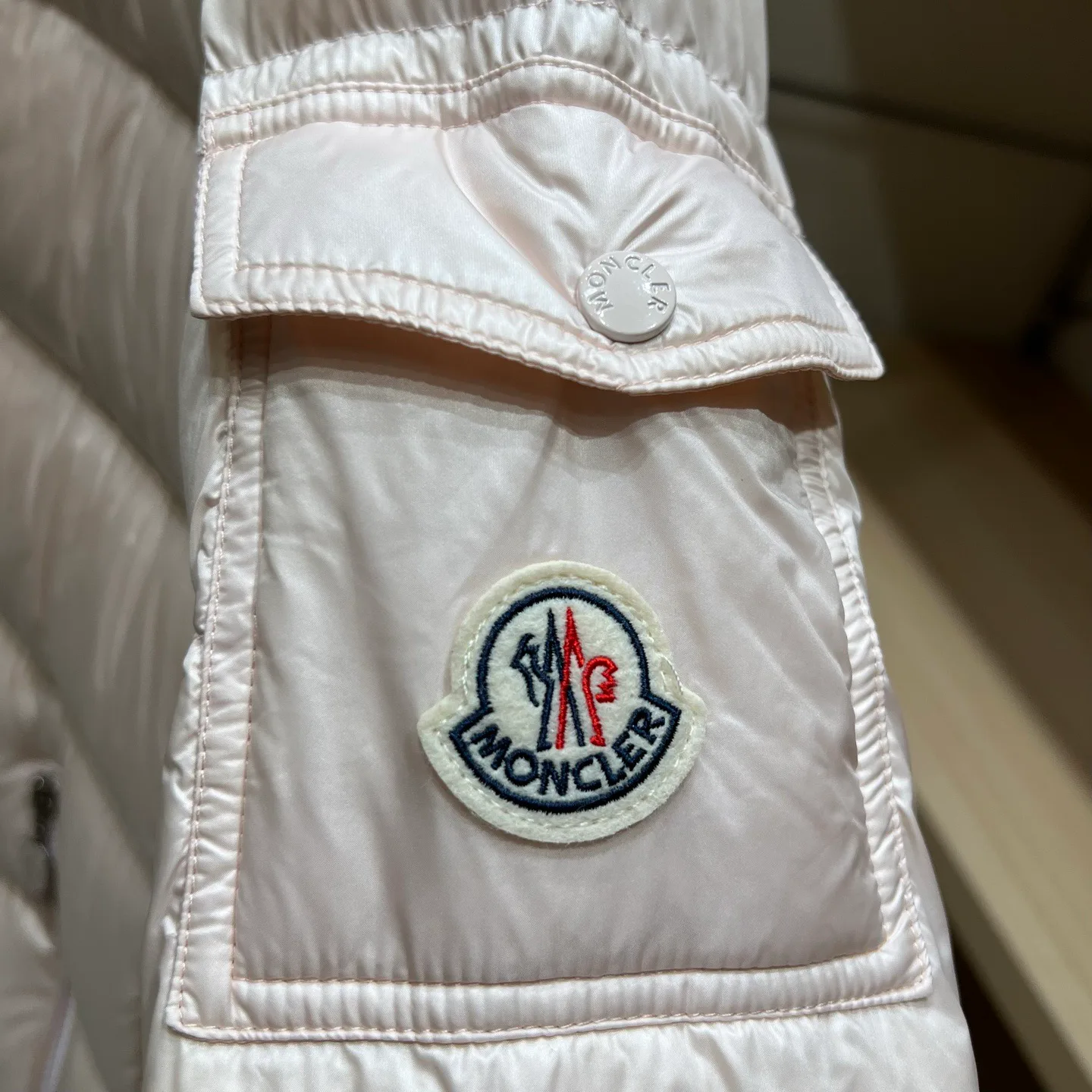 Women's Jackets And Down Jackets MONCLER 18032038