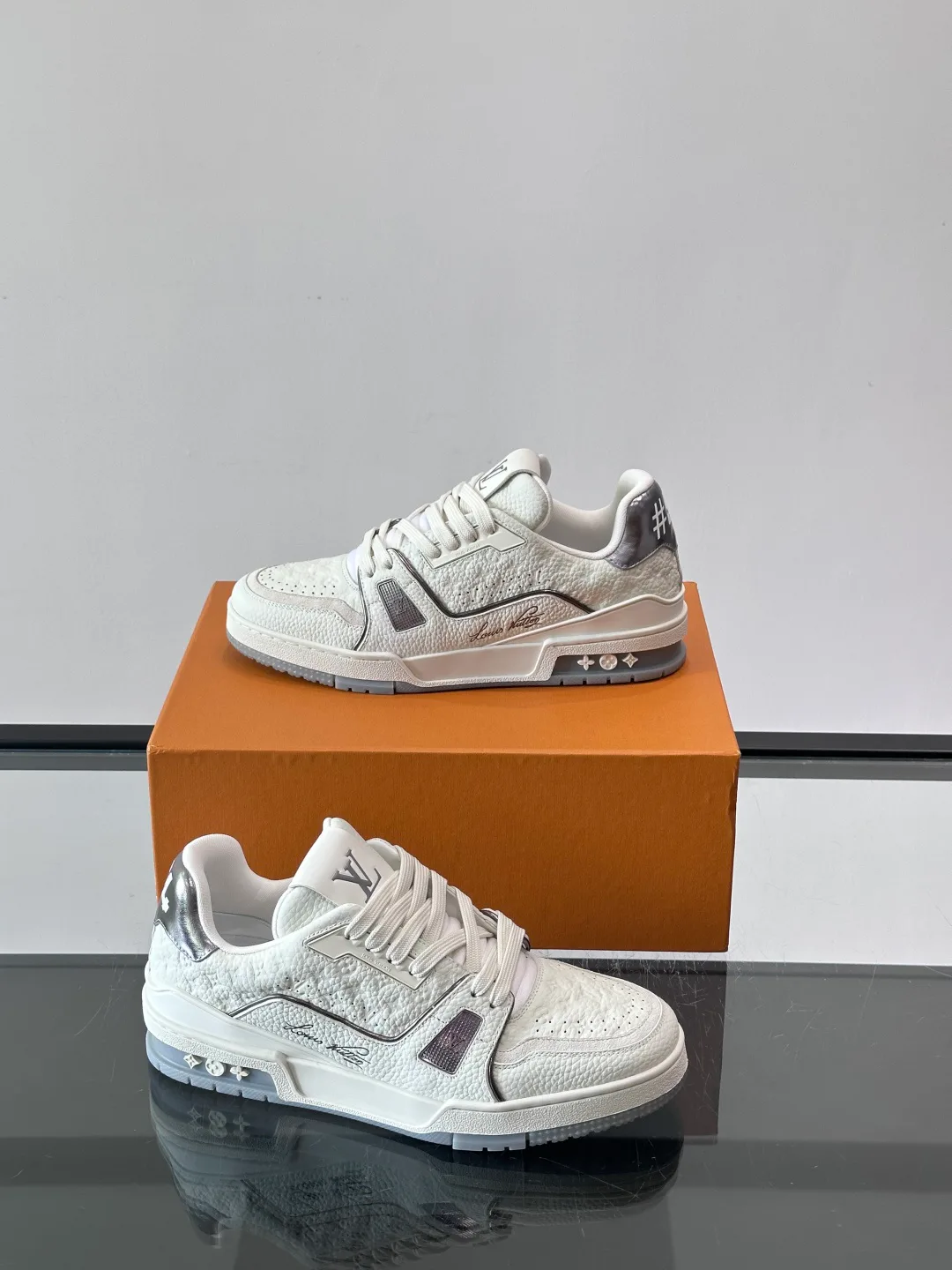 Men's Sneakers LOUIS VUITTON 17349422